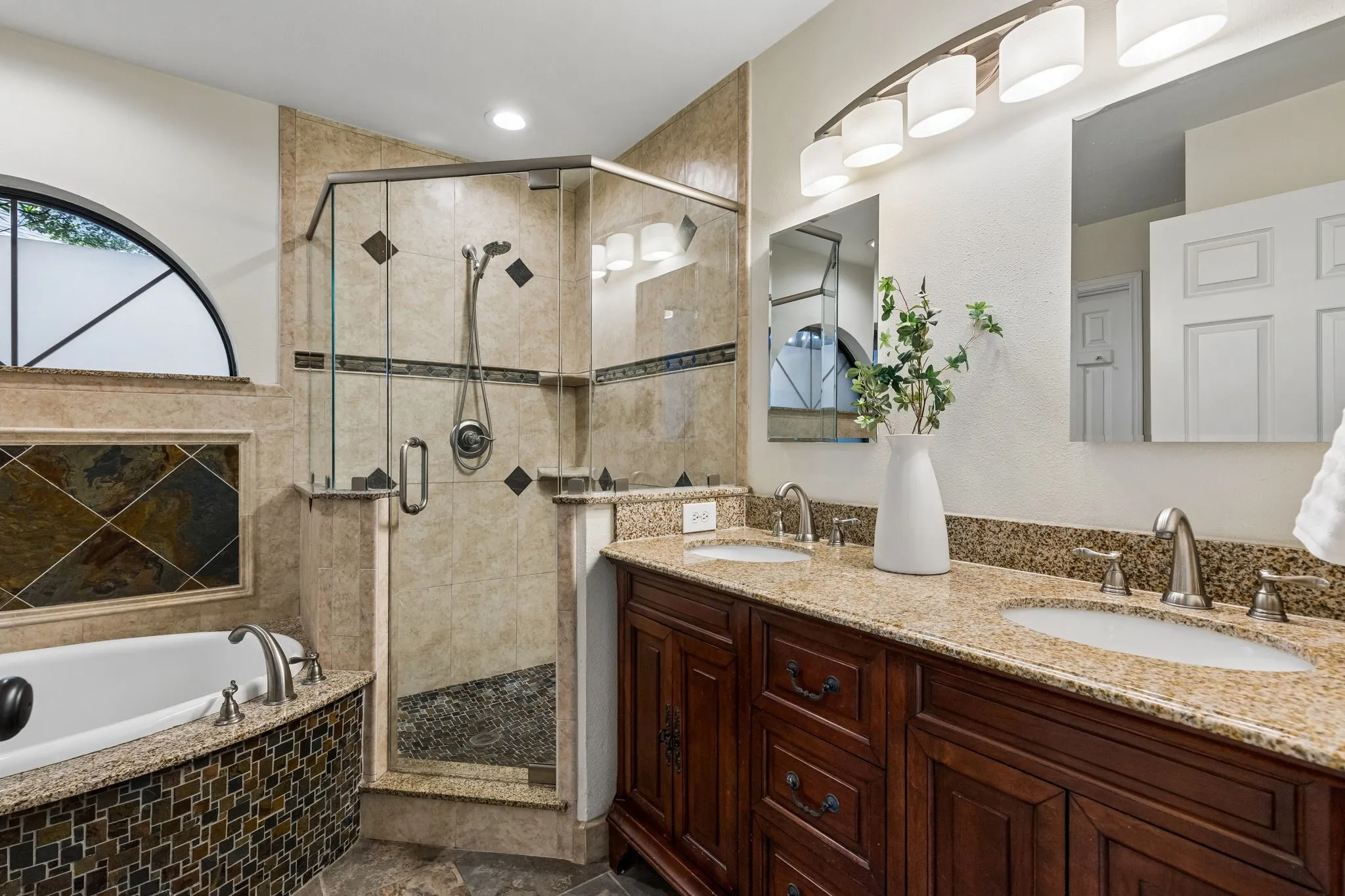 Single Family Residence For Sale in Collin County , 1015 Sandy Creek Drive, Allen, Texas 75002, 4 Bedroom, 3 Bathroom, 2 Garage spaces, 2,220 Sqft, built in 1987, mls#21367126, Real Estate Agent in Allen, Homes For Sale in Collin county, Homes For Sale in Allen, Realtor in Allen Texas, Real Estate Brokerage Independent Realty Texas, Luminita Cordes Realtor