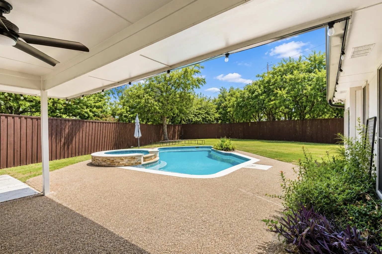 Single Family Residence For Sale in Collin County , 1015 Sandy Creek Drive, Allen, Texas 75002, 4 Bedroom, 3 Bathroom, 2 Garage spaces, 2,220 Sqft, built in 1987, mls#21367126, Real Estate Agent in Allen, Homes For Sale in Collin county, Homes For Sale in Allen, Realtor in Allen Texas, Real Estate Brokerage Independent Realty Texas, Luminita Cordes Realtor