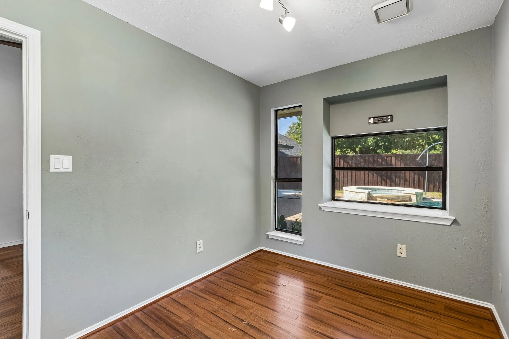 Single Family Residence For Sale in Collin County , 1015 Sandy Creek Drive, Allen, Texas 75002, 4 Bedroom, 3 Bathroom, 2 Garage spaces, 2,220 Sqft, built in 1987, mls#21367126, Real Estate Agent in Allen, Homes For Sale in Collin county, Homes For Sale in Allen, Realtor in Allen Texas, Real Estate Brokerage Independent Realty Texas, Luminita Cordes Realtor