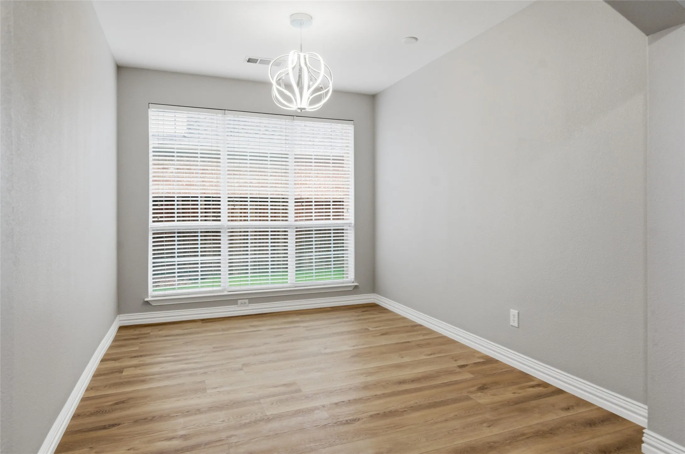 Single Family Residence For Rent in Denton County , 1411 Golf Club Drive, Lantana, Texas 76226, 4 Bedroom, 4 Bathroom, 2 Garage spaces, 2,611 Sqft, built in 2005, mls#21366926, Real Estate Agent in Lantana, Homes For Rent in Denton county, Homes For Rent in Lantana, Realtor in Lantana Texas, Real Estate Brokerage Independent Realty Texas, Luminita Cordes Realtor