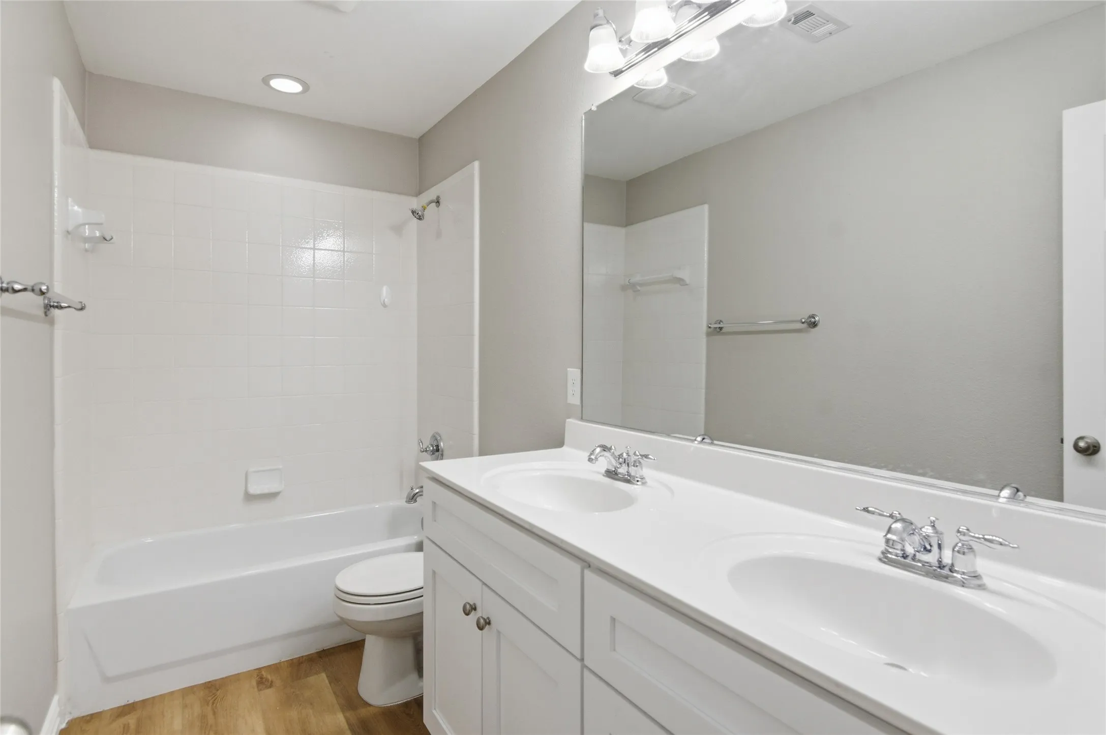 Single Family Residence For Rent in Denton County , 1411 Golf Club Drive, Lantana, Texas 76226, 4 Bedroom, 4 Bathroom, 2 Garage spaces, 2,611 Sqft, built in 2005, mls#21366926, Real Estate Agent in Lantana, Homes For Rent in Denton county, Homes For Rent in Lantana, Realtor in Lantana Texas, Real Estate Brokerage Independent Realty Texas, Luminita Cordes Realtor