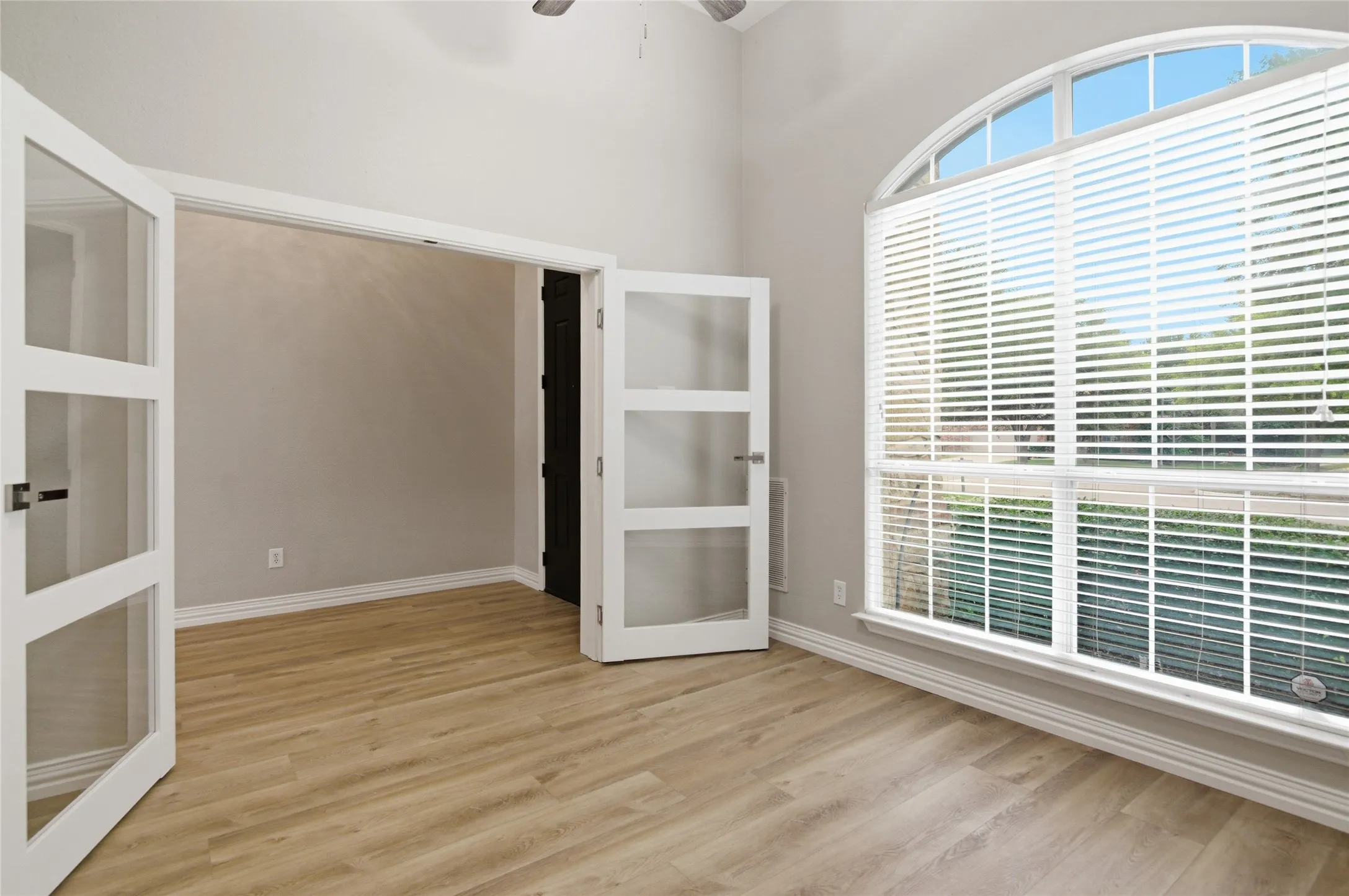 Single Family Residence For Rent in Denton County , 1411 Golf Club Drive, Lantana, Texas 76226, 4 Bedroom, 4 Bathroom, 2 Garage spaces, 2,611 Sqft, built in 2005, mls#21366926, Real Estate Agent in Lantana, Homes For Rent in Denton county, Homes For Rent in Lantana, Realtor in Lantana Texas, Real Estate Brokerage Independent Realty Texas, Luminita Cordes Realtor