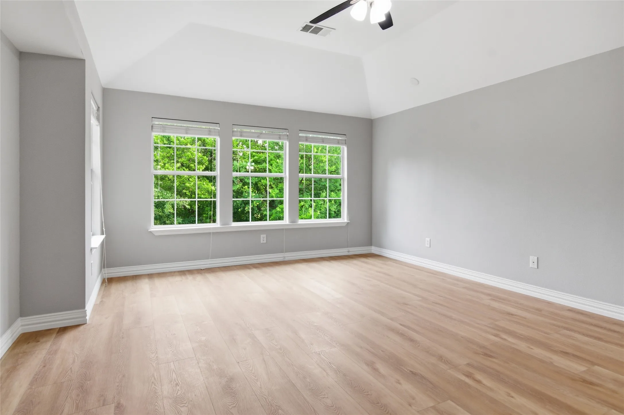 Single Family Residence For Rent in Denton County , 1411 Golf Club Drive, Lantana, Texas 76226, 4 Bedroom, 4 Bathroom, 2 Garage spaces, 2,611 Sqft, built in 2005, mls#21366926, Real Estate Agent in Lantana, Homes For Rent in Denton county, Homes For Rent in Lantana, Realtor in Lantana Texas, Real Estate Brokerage Independent Realty Texas, Luminita Cordes Realtor