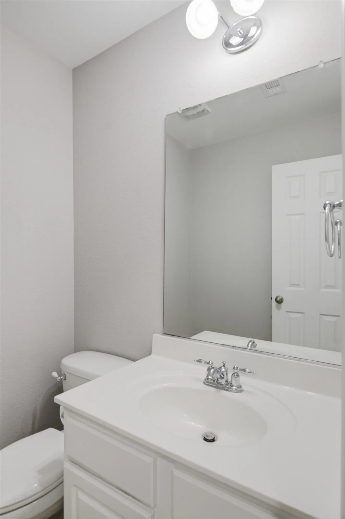 Single Family Residence For Rent in Denton County , 1411 Golf Club Drive, Lantana, Texas 76226, 4 Bedroom, 4 Bathroom, 2 Garage spaces, 2,611 Sqft, built in 2005, mls#21366926, Real Estate Agent in Lantana, Homes For Rent in Denton county, Homes For Rent in Lantana, Realtor in Lantana Texas, Real Estate Brokerage Independent Realty Texas, Luminita Cordes Realtor