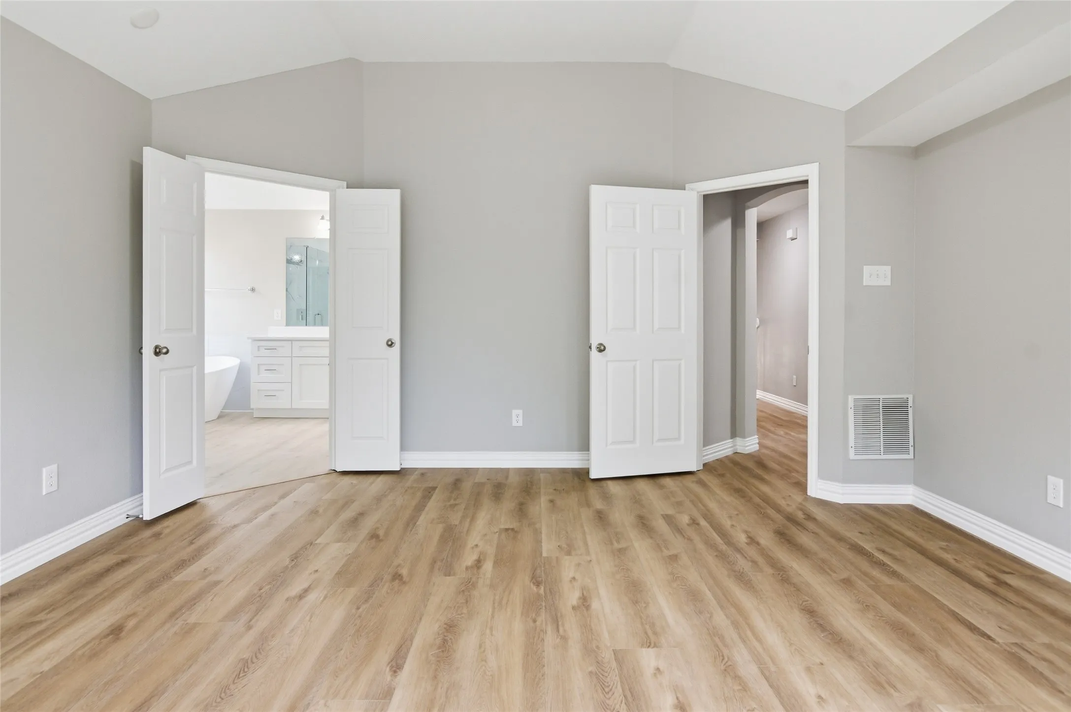 Single Family Residence For Rent in Denton County , 1411 Golf Club Drive, Lantana, Texas 76226, 4 Bedroom, 4 Bathroom, 2 Garage spaces, 2,611 Sqft, built in 2005, mls#21366926, Real Estate Agent in Lantana, Homes For Rent in Denton county, Homes For Rent in Lantana, Realtor in Lantana Texas, Real Estate Brokerage Independent Realty Texas, Luminita Cordes Realtor