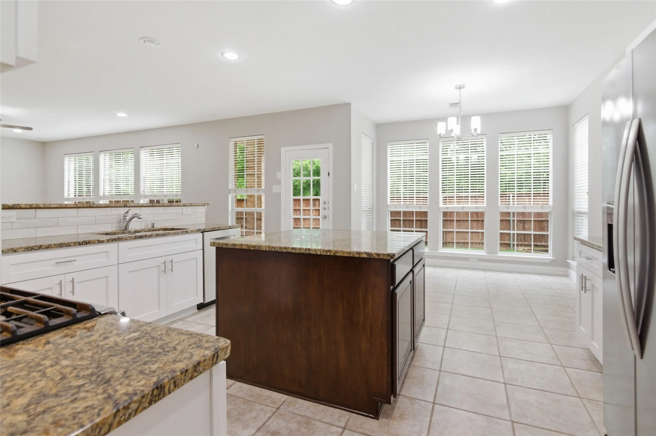 Single Family Residence For Rent in Denton County , 1411 Golf Club Drive, Lantana, Texas 76226, 4 Bedroom, 4 Bathroom, 2 Garage spaces, 2,611 Sqft, built in 2005, mls#21366926, Real Estate Agent in Lantana, Homes For Rent in Denton county, Homes For Rent in Lantana, Realtor in Lantana Texas, Real Estate Brokerage Independent Realty Texas, Luminita Cordes Realtor