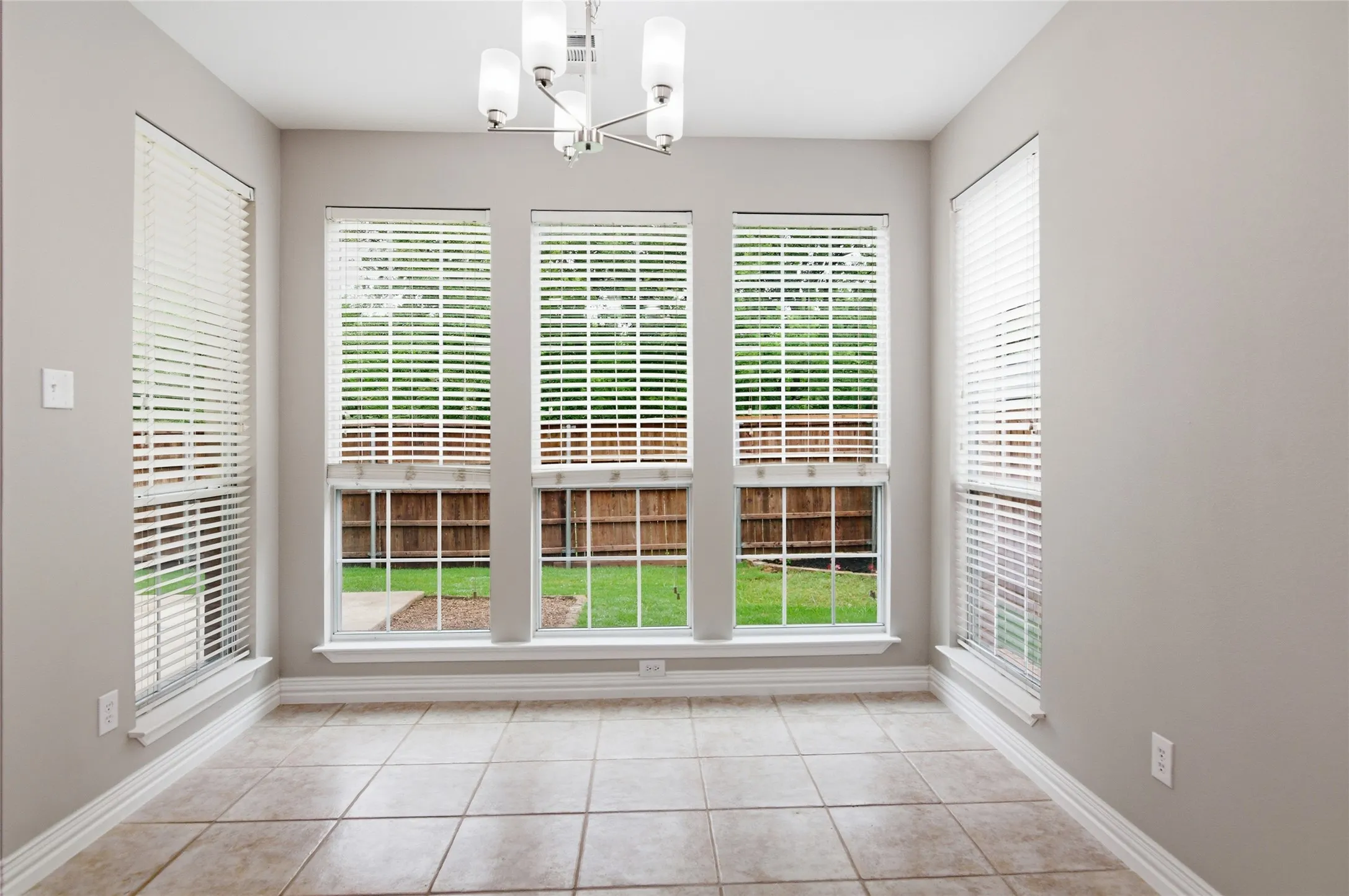 Single Family Residence For Rent in Denton County , 1411 Golf Club Drive, Lantana, Texas 76226, 4 Bedroom, 4 Bathroom, 2 Garage spaces, 2,611 Sqft, built in 2005, mls#21366926, Real Estate Agent in Lantana, Homes For Rent in Denton county, Homes For Rent in Lantana, Realtor in Lantana Texas, Real Estate Brokerage Independent Realty Texas, Luminita Cordes Realtor