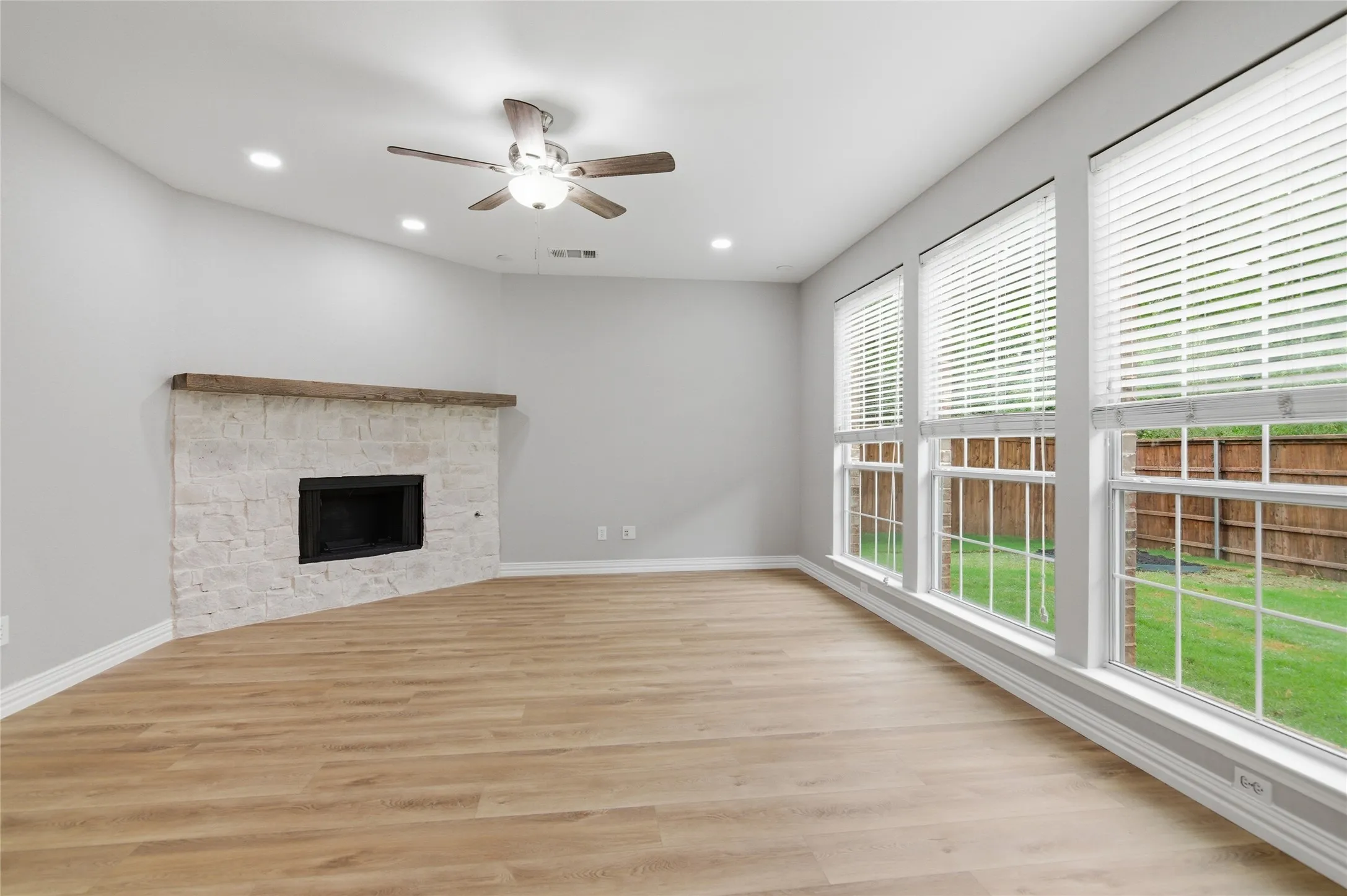 Single Family Residence For Rent in Denton County , 1411 Golf Club Drive, Lantana, Texas 76226, 4 Bedroom, 4 Bathroom, 2 Garage spaces, 2,611 Sqft, built in 2005, mls#21366926, Real Estate Agent in Lantana, Homes For Rent in Denton county, Homes For Rent in Lantana, Realtor in Lantana Texas, Real Estate Brokerage Independent Realty Texas, Luminita Cordes Realtor