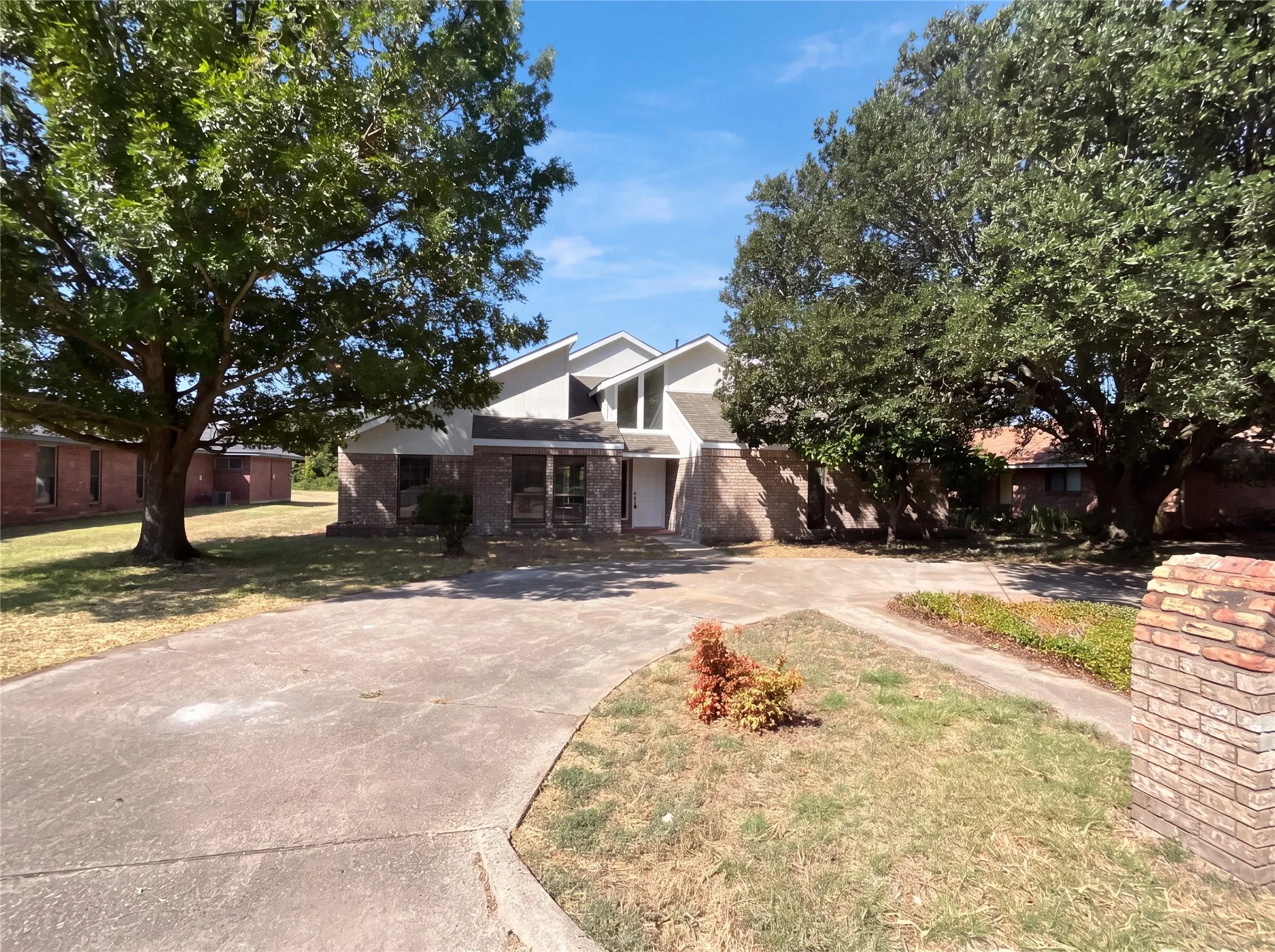 Single Family Residence For Sale in Kaufman County , 305 Rash Lane, Terrell, Texas 75160, 3 Bedroom, 3 Bathroom, 2 Garage spaces, 2,489 Sqft, built in 1995, mls#21365941, Real Estate Agent in Terrell, Homes For Sale in Kaufman county, Homes For Sale in Terrell, Realtor in Terrell Texas, Real Estate Brokerage Independent Realty Texas, Luminita Cordes Realtor