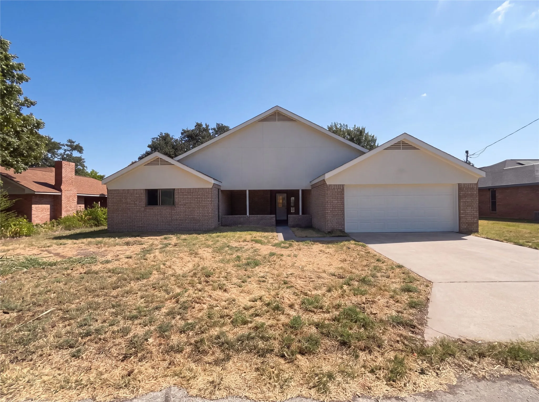 Single Family Residence For Sale in Kaufman County , 305 Rash Lane, Terrell, Texas 75160, 3 Bedroom, 3 Bathroom, 2 Garage spaces, 2,489 Sqft, built in 1995, mls#21365941, Real Estate Agent in Terrell, Homes For Sale in Kaufman county, Homes For Sale in Terrell, Realtor in Terrell Texas, Real Estate Brokerage Independent Realty Texas, Luminita Cordes Realtor