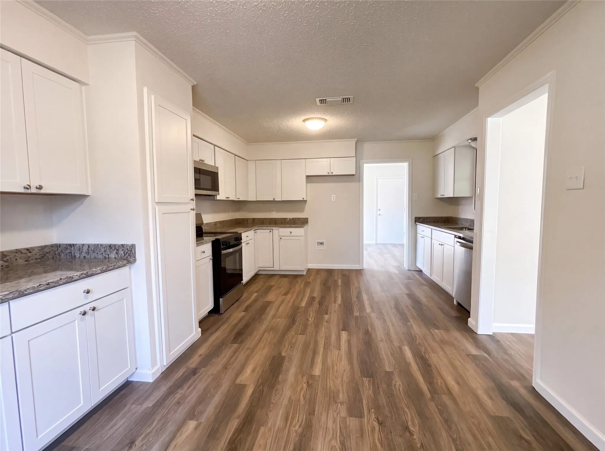 Single Family Residence For Sale in Kaufman County , 305 Rash Lane, Terrell, Texas 75160, 3 Bedroom, 3 Bathroom, 2 Garage spaces, 2,489 Sqft, built in 1995, mls#21365941, Real Estate Agent in Terrell, Homes For Sale in Kaufman county, Homes For Sale in Terrell, Realtor in Terrell Texas, Real Estate Brokerage Independent Realty Texas, Luminita Cordes Realtor