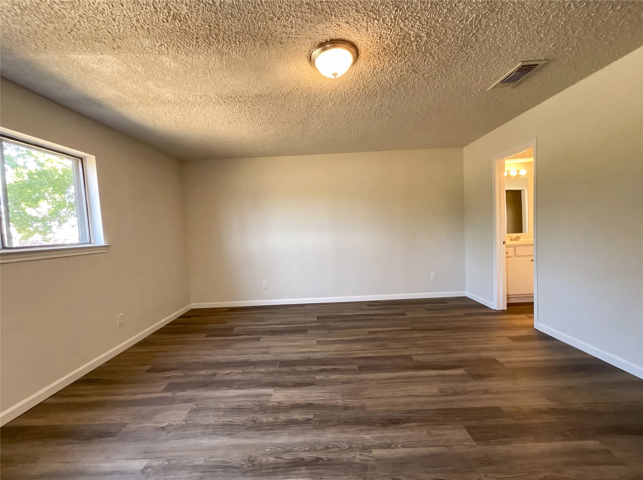 Single Family Residence For Sale in Kaufman County , 305 Rash Lane, Terrell, Texas 75160, 3 Bedroom, 3 Bathroom, 2 Garage spaces, 2,489 Sqft, built in 1995, mls#21365941, Real Estate Agent in Terrell, Homes For Sale in Kaufman county, Homes For Sale in Terrell, Realtor in Terrell Texas, Real Estate Brokerage Independent Realty Texas, Luminita Cordes Realtor