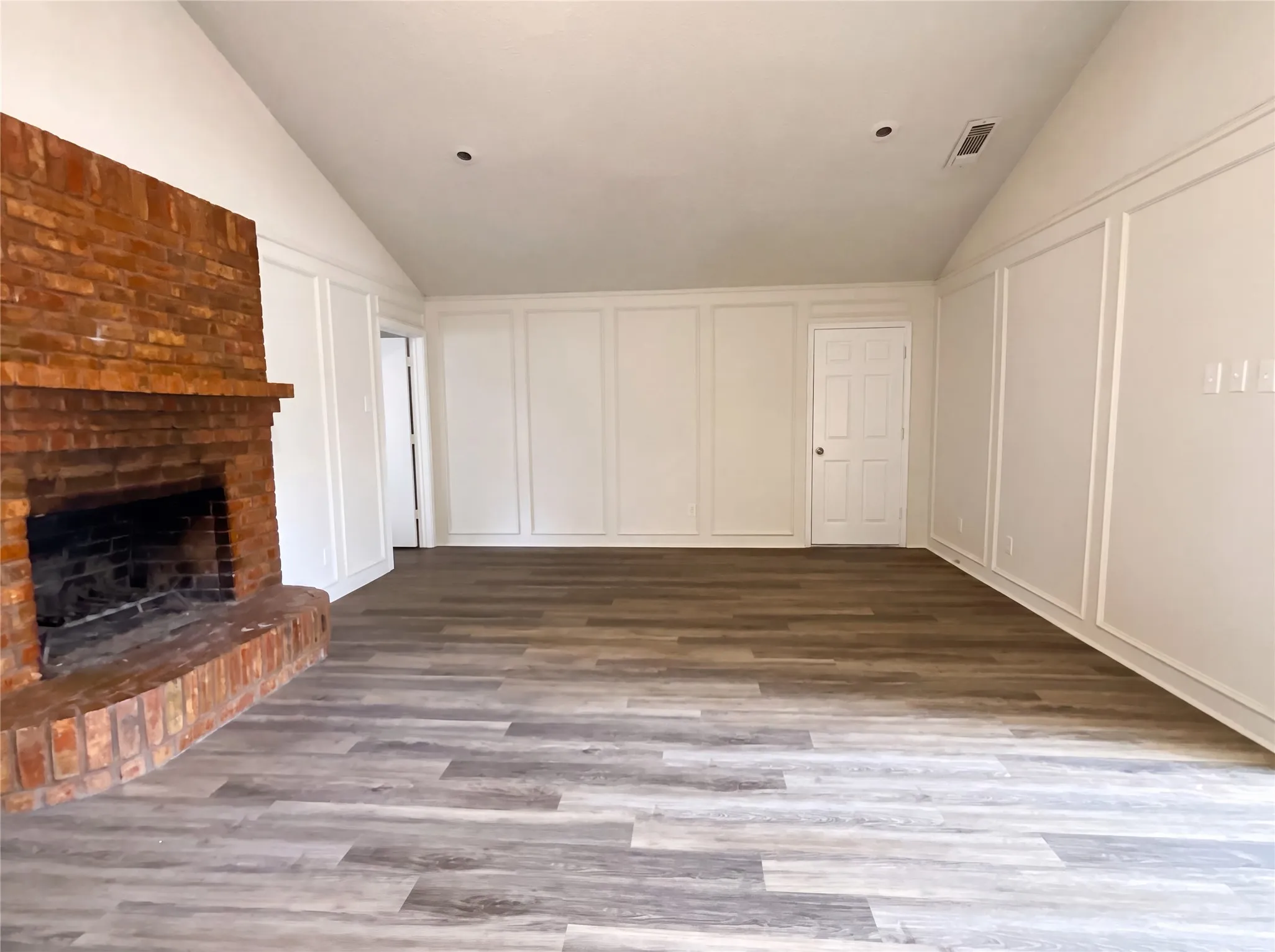 Single Family Residence For Sale in Kaufman County , 305 Rash Lane, Terrell, Texas 75160, 3 Bedroom, 3 Bathroom, 2 Garage spaces, 2,489 Sqft, built in 1995, mls#21365941, Real Estate Agent in Terrell, Homes For Sale in Kaufman county, Homes For Sale in Terrell, Realtor in Terrell Texas, Real Estate Brokerage Independent Realty Texas, Luminita Cordes Realtor
