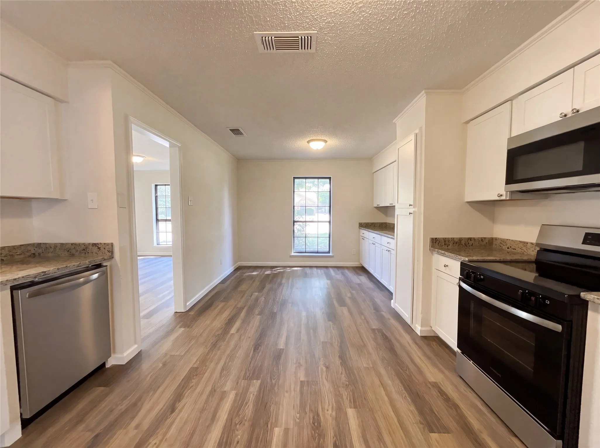 Single Family Residence For Sale in Kaufman County , 305 Rash Lane, Terrell, Texas 75160, 3 Bedroom, 3 Bathroom, 2 Garage spaces, 2,489 Sqft, built in 1995, mls#21365941, Real Estate Agent in Terrell, Homes For Sale in Kaufman county, Homes For Sale in Terrell, Realtor in Terrell Texas, Real Estate Brokerage Independent Realty Texas, Luminita Cordes Realtor