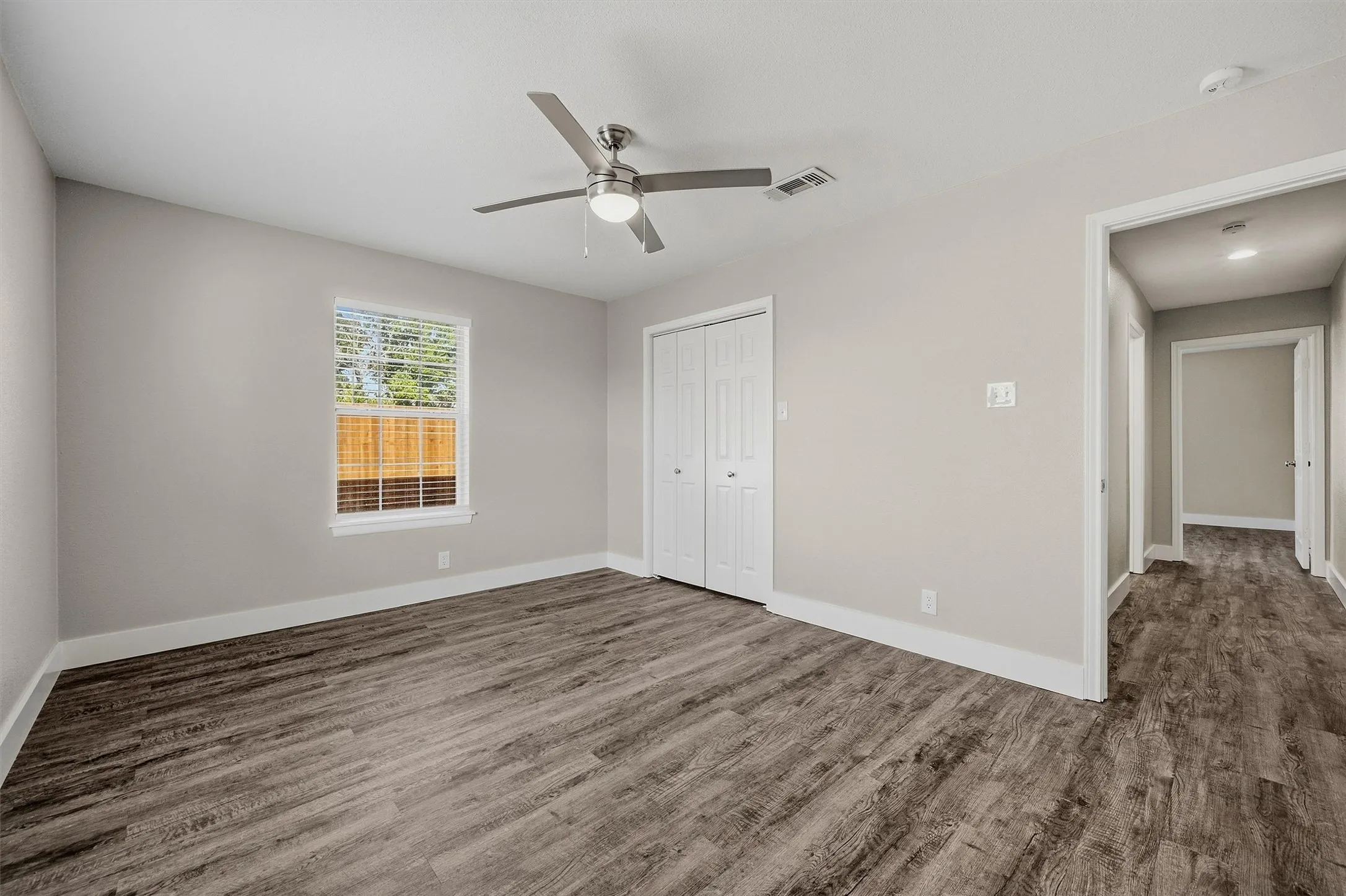Single Family Residence For Sale in Grayson County , 566 Mccraw Lane, Denison, Texas 75021, 3 Bedroom, 2 Bathroom, 2 Garage spaces, 2,102 Sqft, built in 2002, mls#21367324, Real Estate Agent in Denison, Homes For Sale in Grayson county, Homes For Sale in Denison, Realtor in Denison Texas, Real Estate Brokerage Independent Realty Texas, Luminita Cordes Realtor