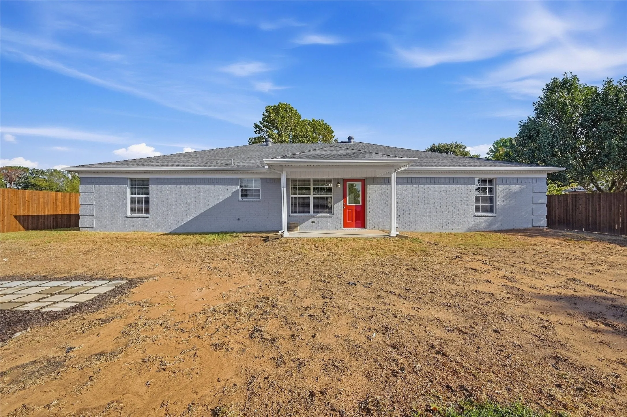 Single Family Residence For Sale in Grayson County , 566 Mccraw Lane, Denison, Texas 75021, 3 Bedroom, 2 Bathroom, 2 Garage spaces, 2,102 Sqft, built in 2002, mls#21367324, Real Estate Agent in Denison, Homes For Sale in Grayson county, Homes For Sale in Denison, Realtor in Denison Texas, Real Estate Brokerage Independent Realty Texas, Luminita Cordes Realtor