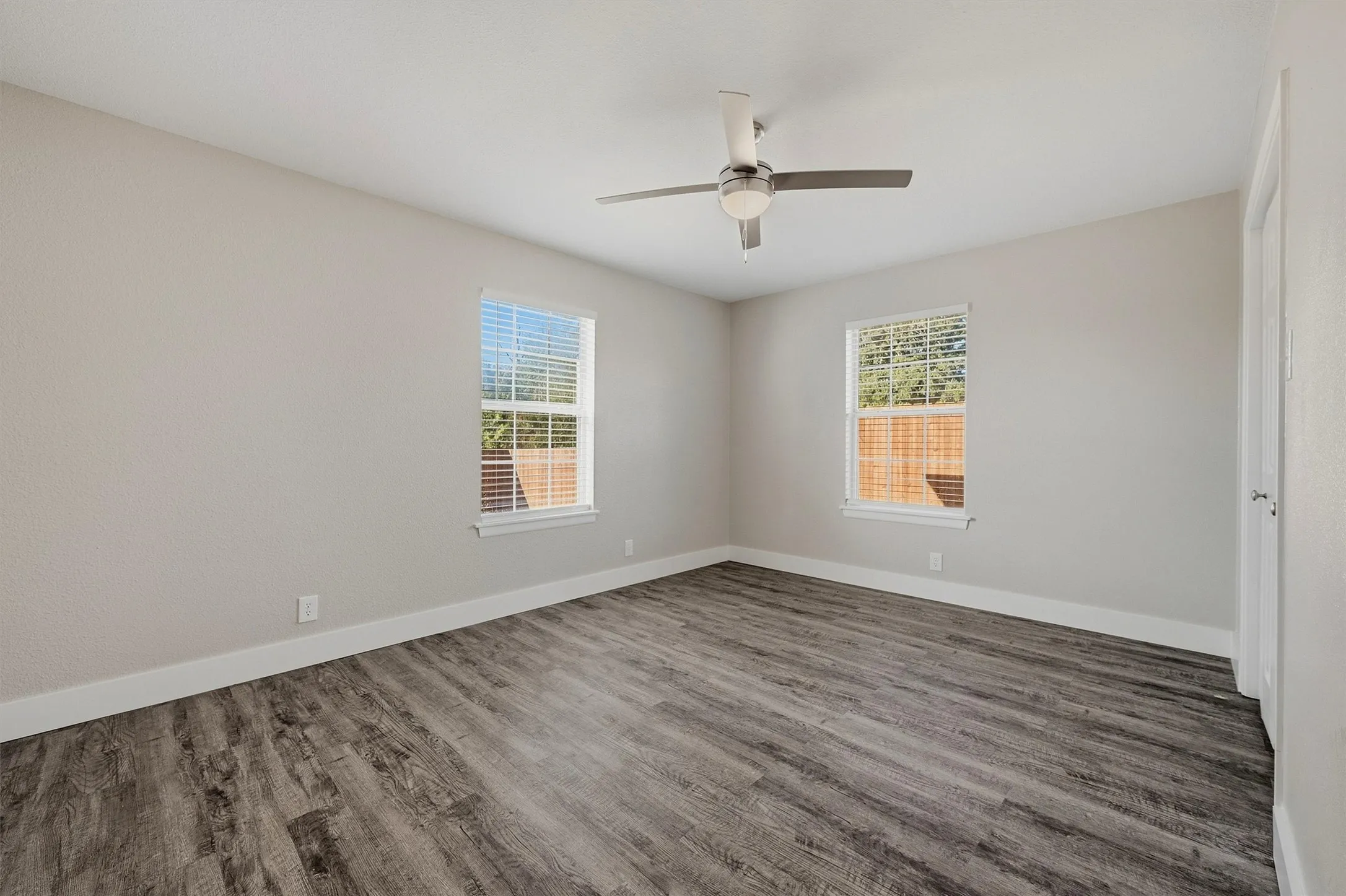 Single Family Residence For Sale in Grayson County , 566 Mccraw Lane, Denison, Texas 75021, 3 Bedroom, 2 Bathroom, 2 Garage spaces, 2,102 Sqft, built in 2002, mls#21367324, Real Estate Agent in Denison, Homes For Sale in Grayson county, Homes For Sale in Denison, Realtor in Denison Texas, Real Estate Brokerage Independent Realty Texas, Luminita Cordes Realtor