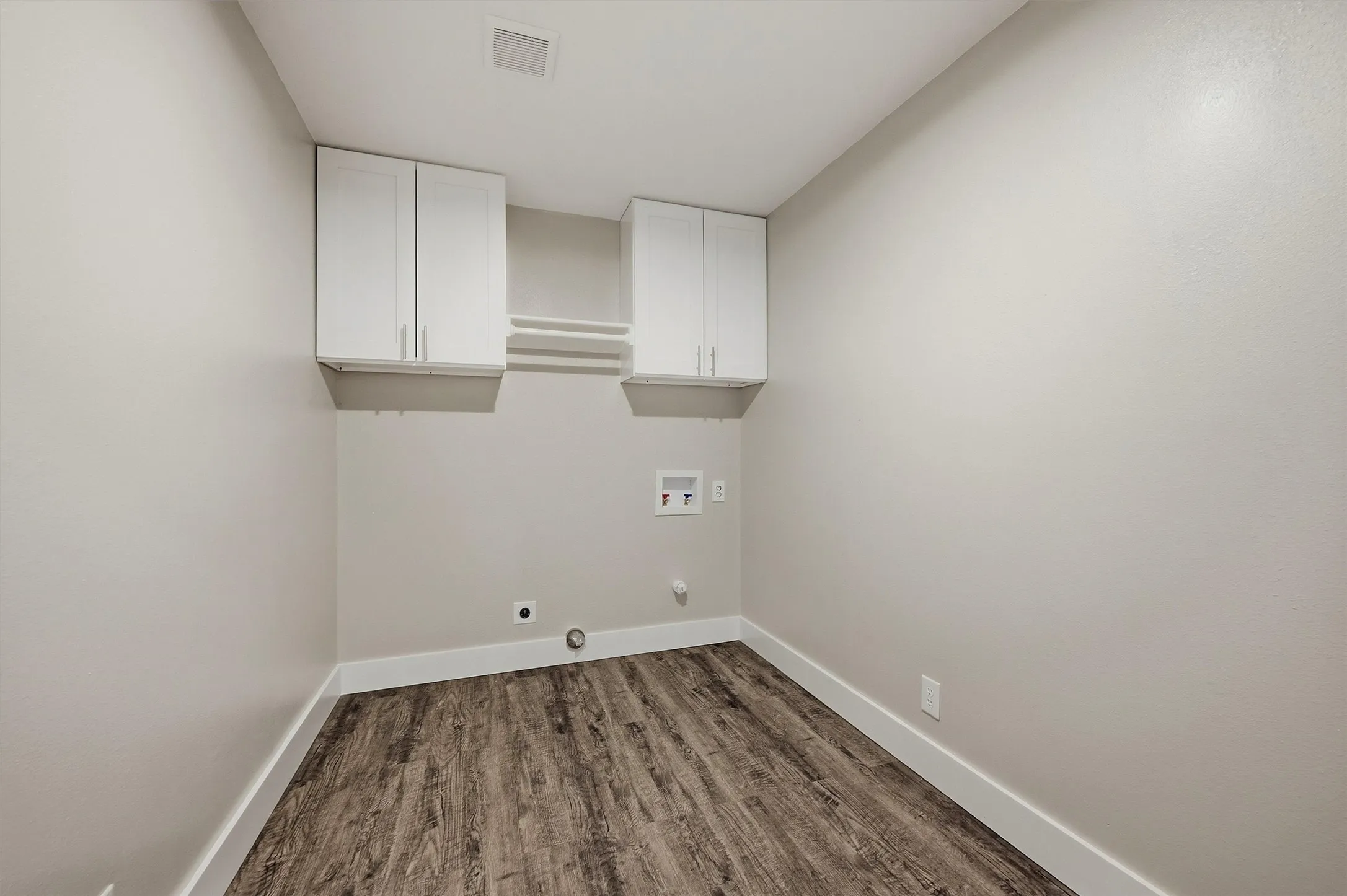 Single Family Residence For Sale in Grayson County , 566 Mccraw Lane, Denison, Texas 75021, 3 Bedroom, 2 Bathroom, 2 Garage spaces, 2,102 Sqft, built in 2002, mls#21367324, Real Estate Agent in Denison, Homes For Sale in Grayson county, Homes For Sale in Denison, Realtor in Denison Texas, Real Estate Brokerage Independent Realty Texas, Luminita Cordes Realtor