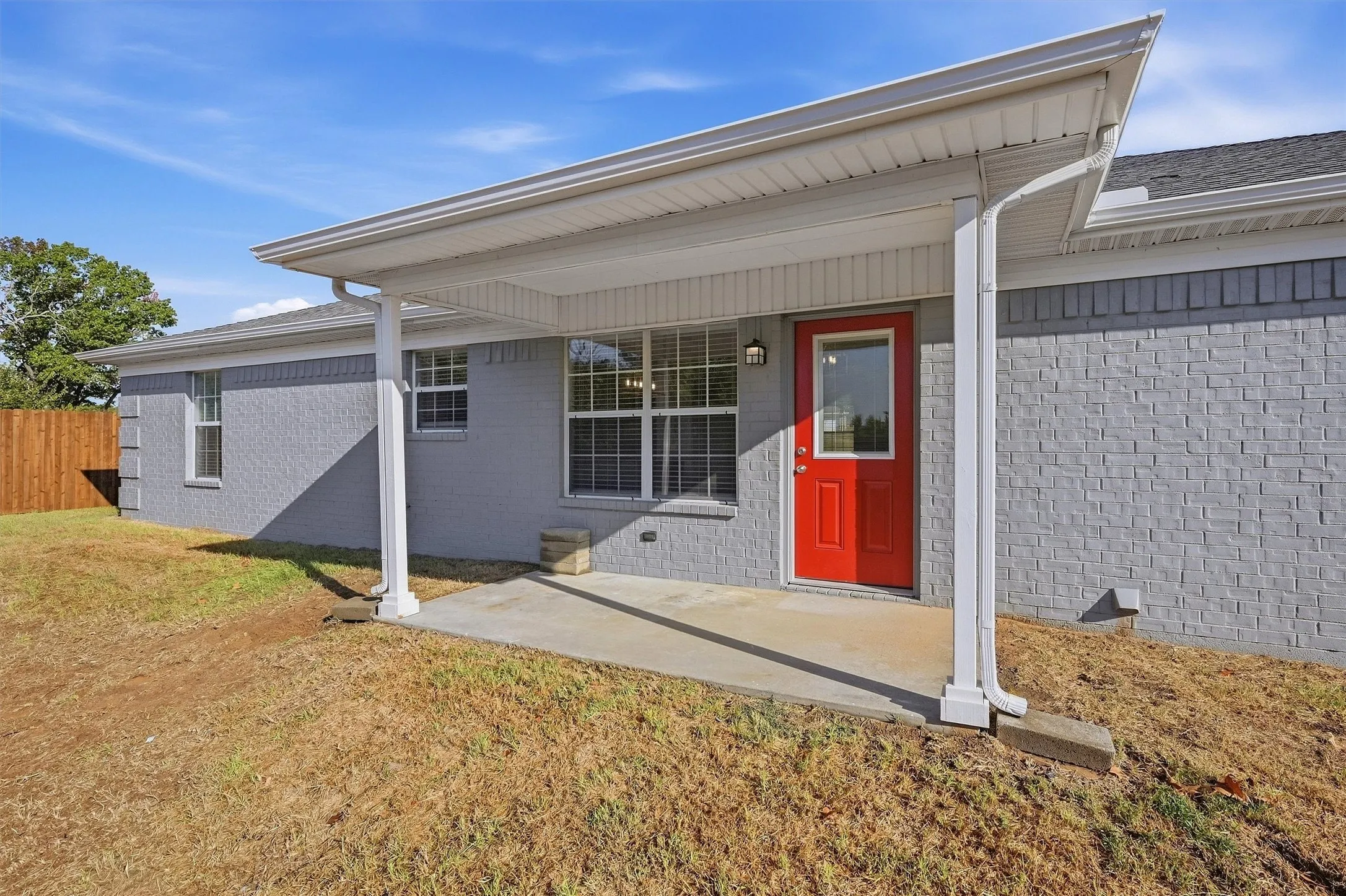 Single Family Residence For Sale in Grayson County , 566 Mccraw Lane, Denison, Texas 75021, 3 Bedroom, 2 Bathroom, 2 Garage spaces, 2,102 Sqft, built in 2002, mls#21367324, Real Estate Agent in Denison, Homes For Sale in Grayson county, Homes For Sale in Denison, Realtor in Denison Texas, Real Estate Brokerage Independent Realty Texas, Luminita Cordes Realtor