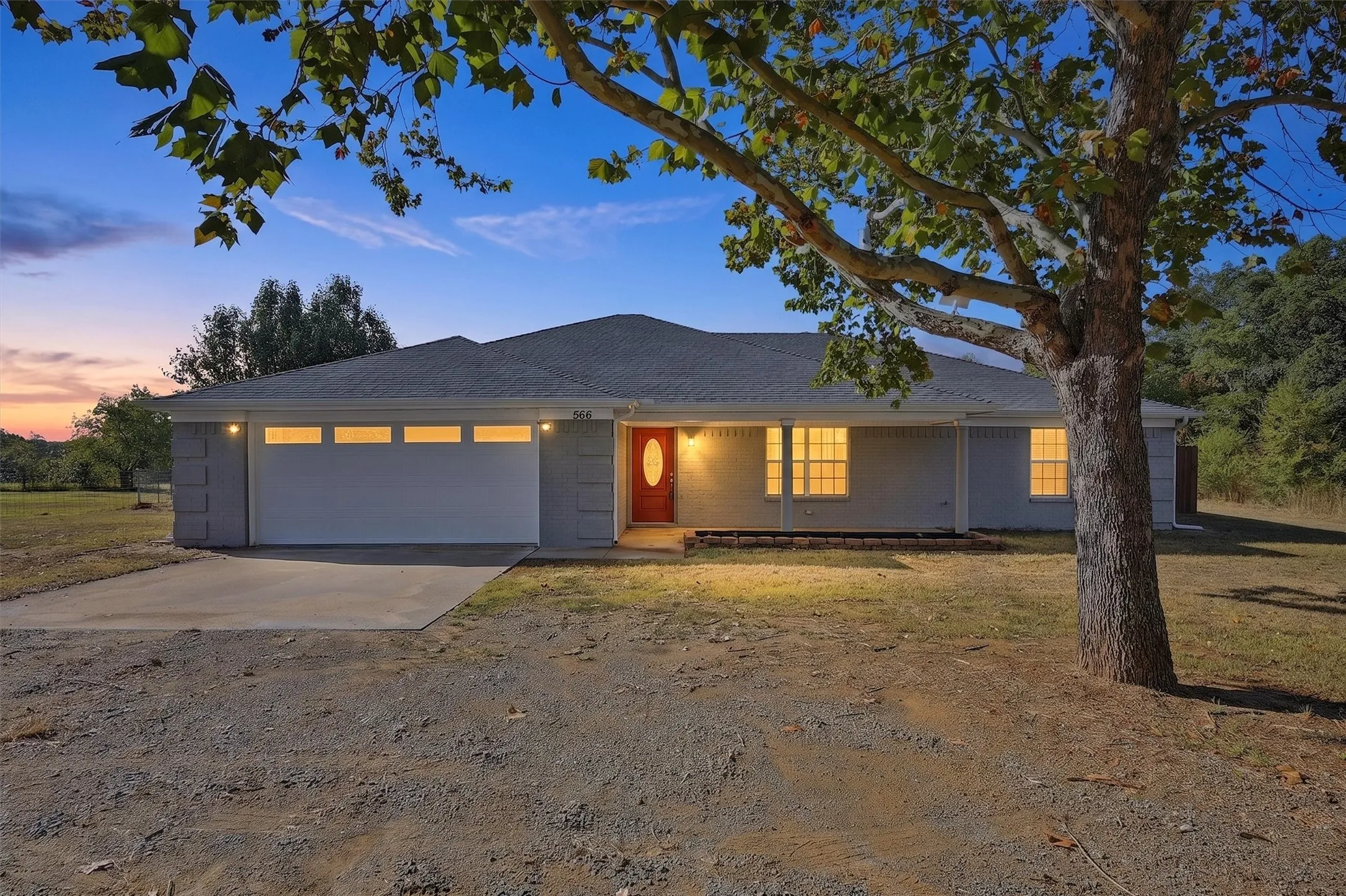 Single Family Residence For Sale in Grayson County , 566 Mccraw Lane, Denison, Texas 75021, 3 Bedroom, 2 Bathroom, 2 Garage spaces, 2,102 Sqft, built in 2002, mls#21367324, Real Estate Agent in Denison, Homes For Sale in Grayson county, Homes For Sale in Denison, Realtor in Denison Texas, Real Estate Brokerage Independent Realty Texas, Luminita Cordes Realtor