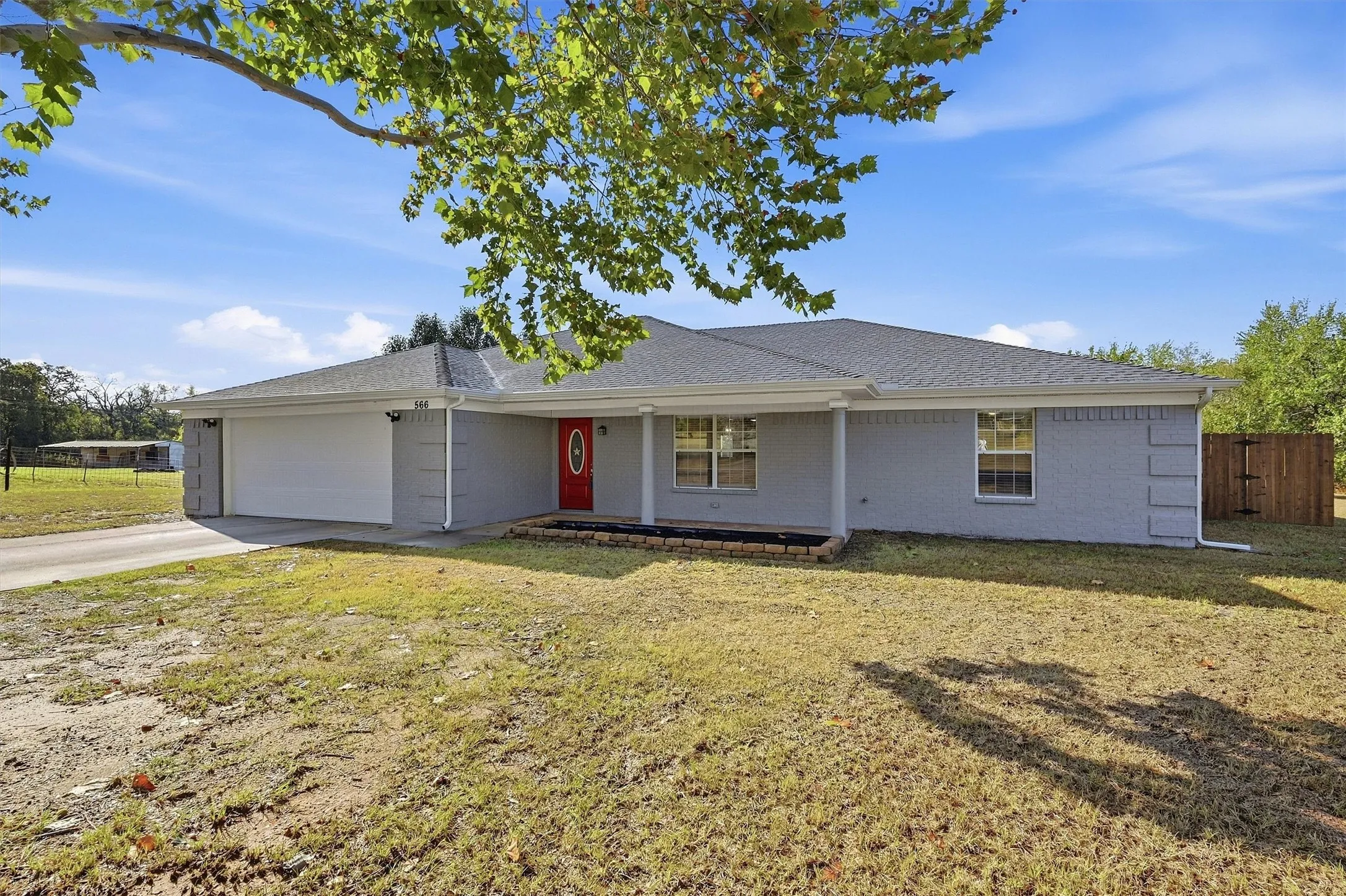 Single Family Residence For Sale in Grayson County , 566 Mccraw Lane, Denison, Texas 75021, 3 Bedroom, 2 Bathroom, 2 Garage spaces, 2,102 Sqft, built in 2002, mls#21367324, Real Estate Agent in Denison, Homes For Sale in Grayson county, Homes For Sale in Denison, Realtor in Denison Texas, Real Estate Brokerage Independent Realty Texas, Luminita Cordes Realtor