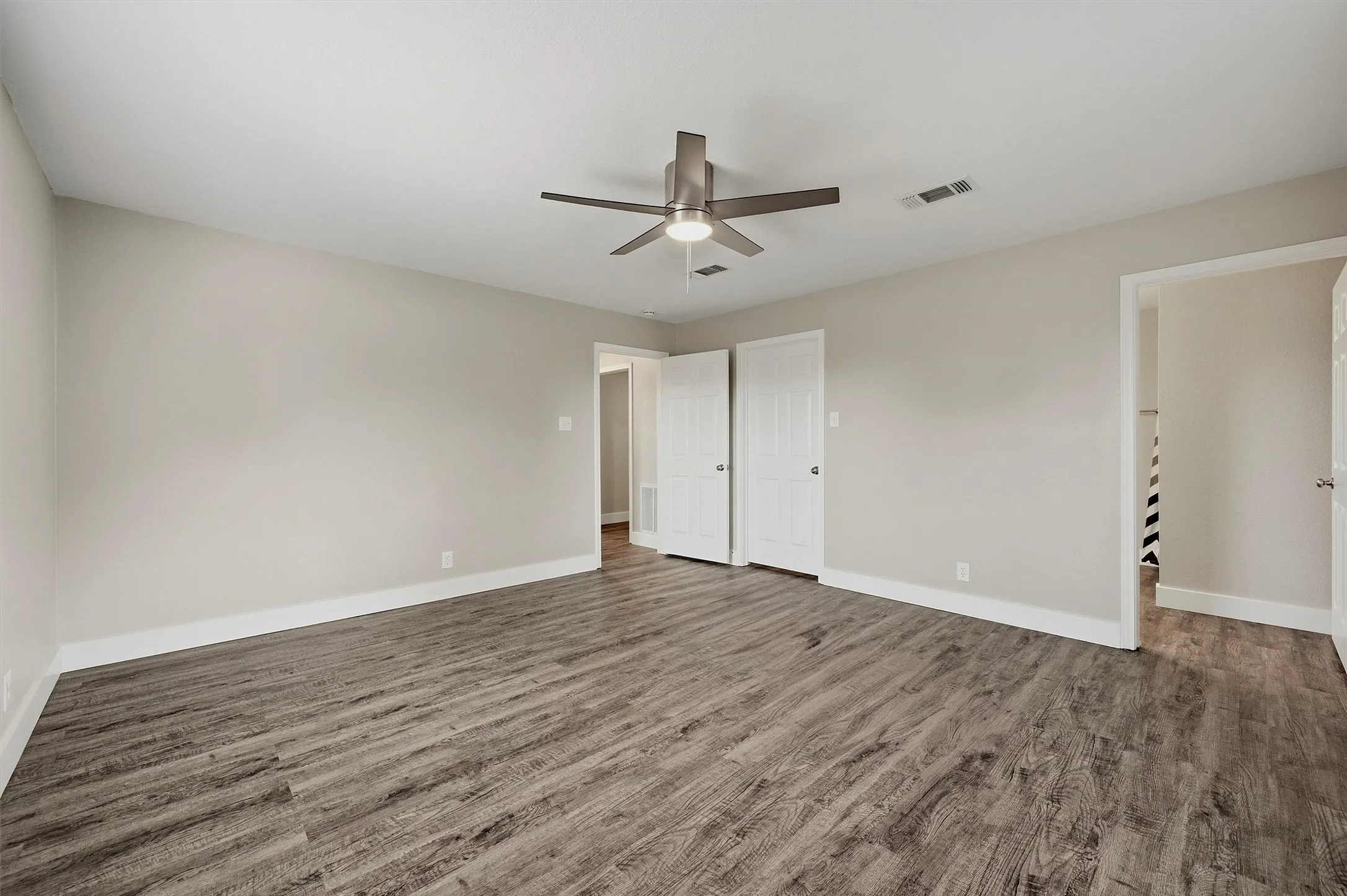Single Family Residence For Sale in Grayson County , 566 Mccraw Lane, Denison, Texas 75021, 3 Bedroom, 2 Bathroom, 2 Garage spaces, 2,102 Sqft, built in 2002, mls#21367324, Real Estate Agent in Denison, Homes For Sale in Grayson county, Homes For Sale in Denison, Realtor in Denison Texas, Real Estate Brokerage Independent Realty Texas, Luminita Cordes Realtor