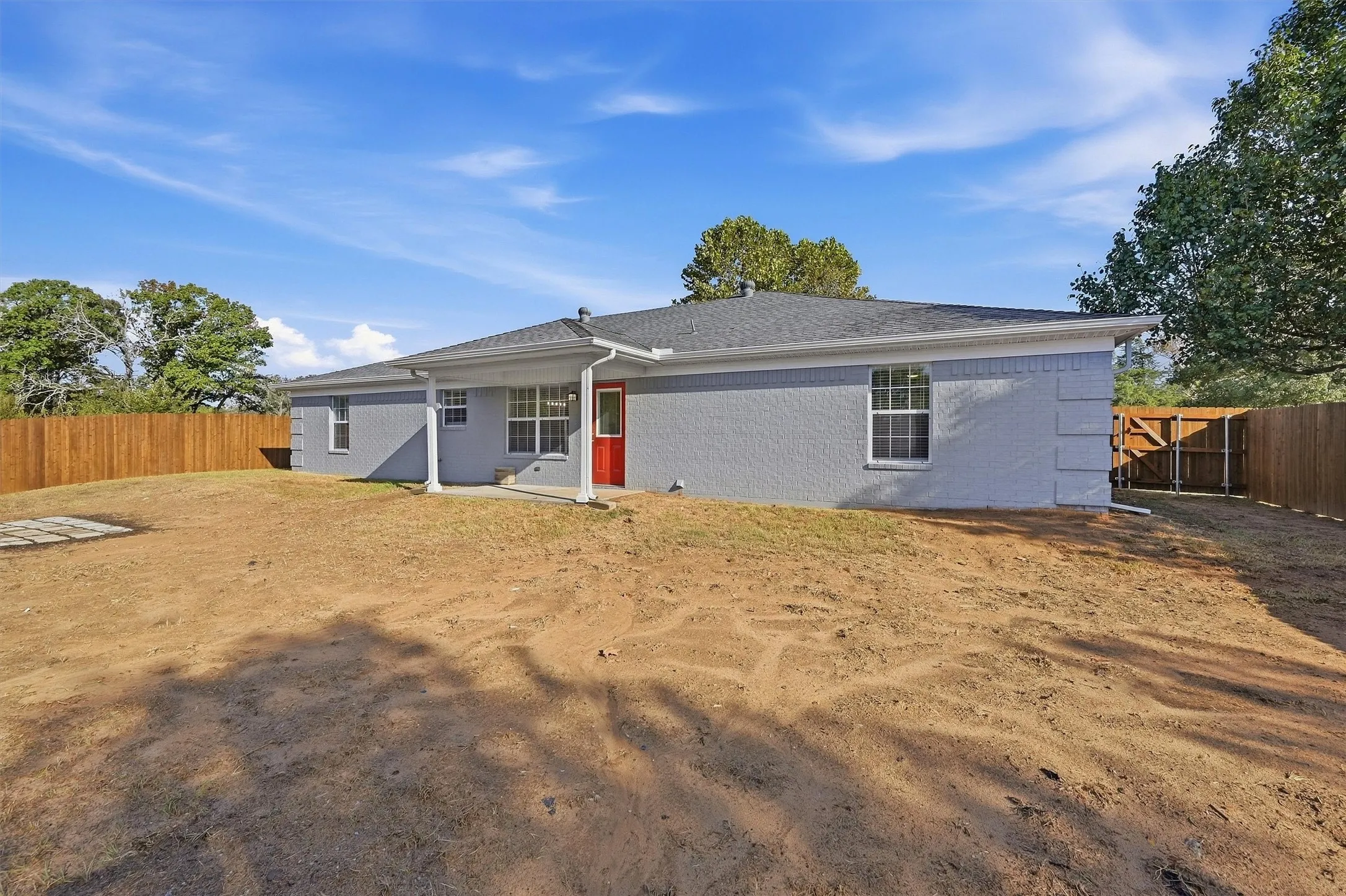 Single Family Residence For Sale in Grayson County , 566 Mccraw Lane, Denison, Texas 75021, 3 Bedroom, 2 Bathroom, 2 Garage spaces, 2,102 Sqft, built in 2002, mls#21367324, Real Estate Agent in Denison, Homes For Sale in Grayson county, Homes For Sale in Denison, Realtor in Denison Texas, Real Estate Brokerage Independent Realty Texas, Luminita Cordes Realtor