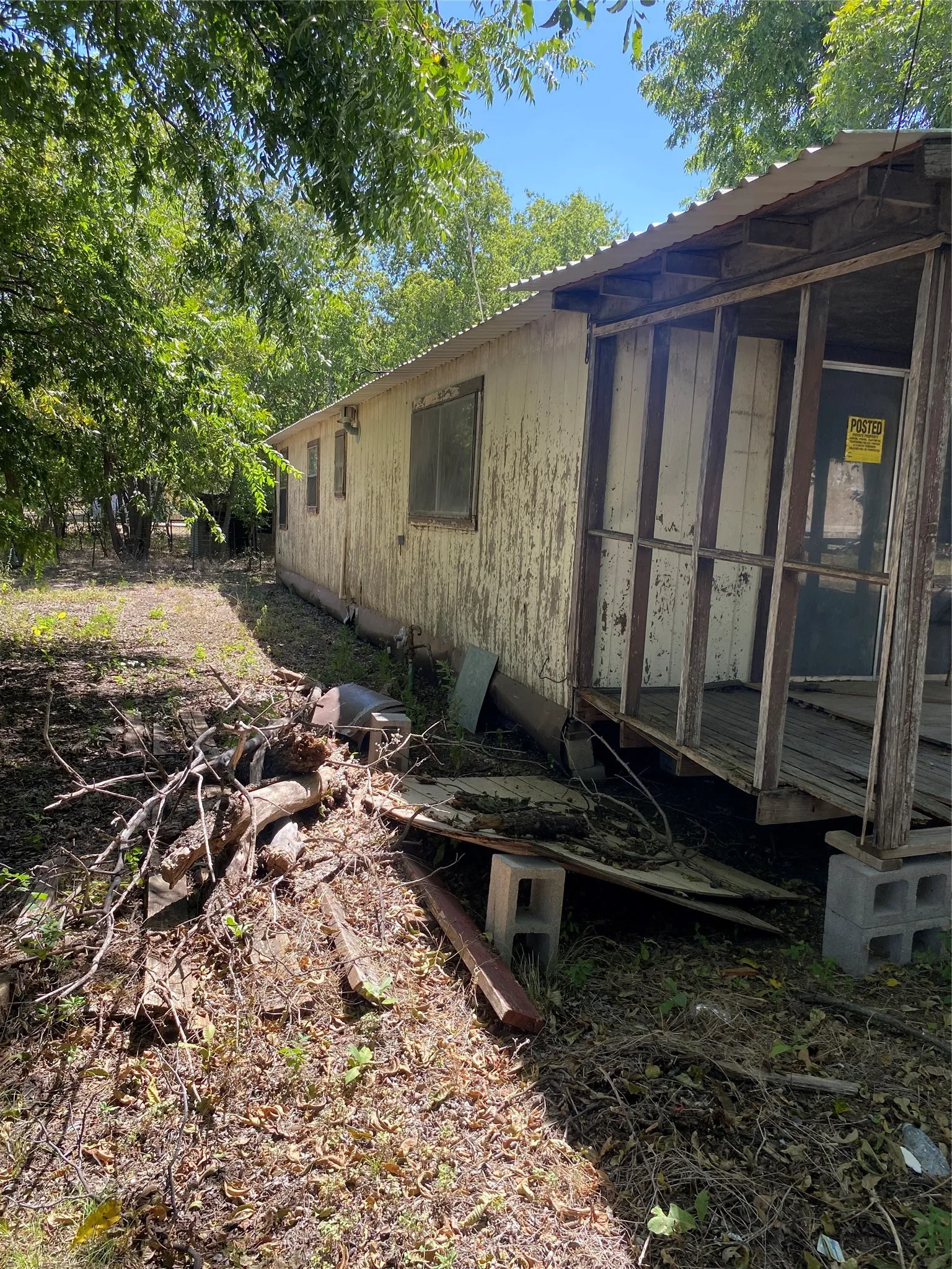 Single Family Residence For Sale in Coleman County , 1411 S Frio Street, Coleman, Texas 76834, 2 Bedroom, 1 Bathroom, Garage spaces, 720 Sqft, built in 1980, mls#21366064, Real Estate Agent in Coleman, Homes For Sale in Coleman county, Homes For Sale in Coleman, Realtor in Coleman Texas, Real Estate Brokerage Independent Realty Texas, Luminita Cordes Realtor