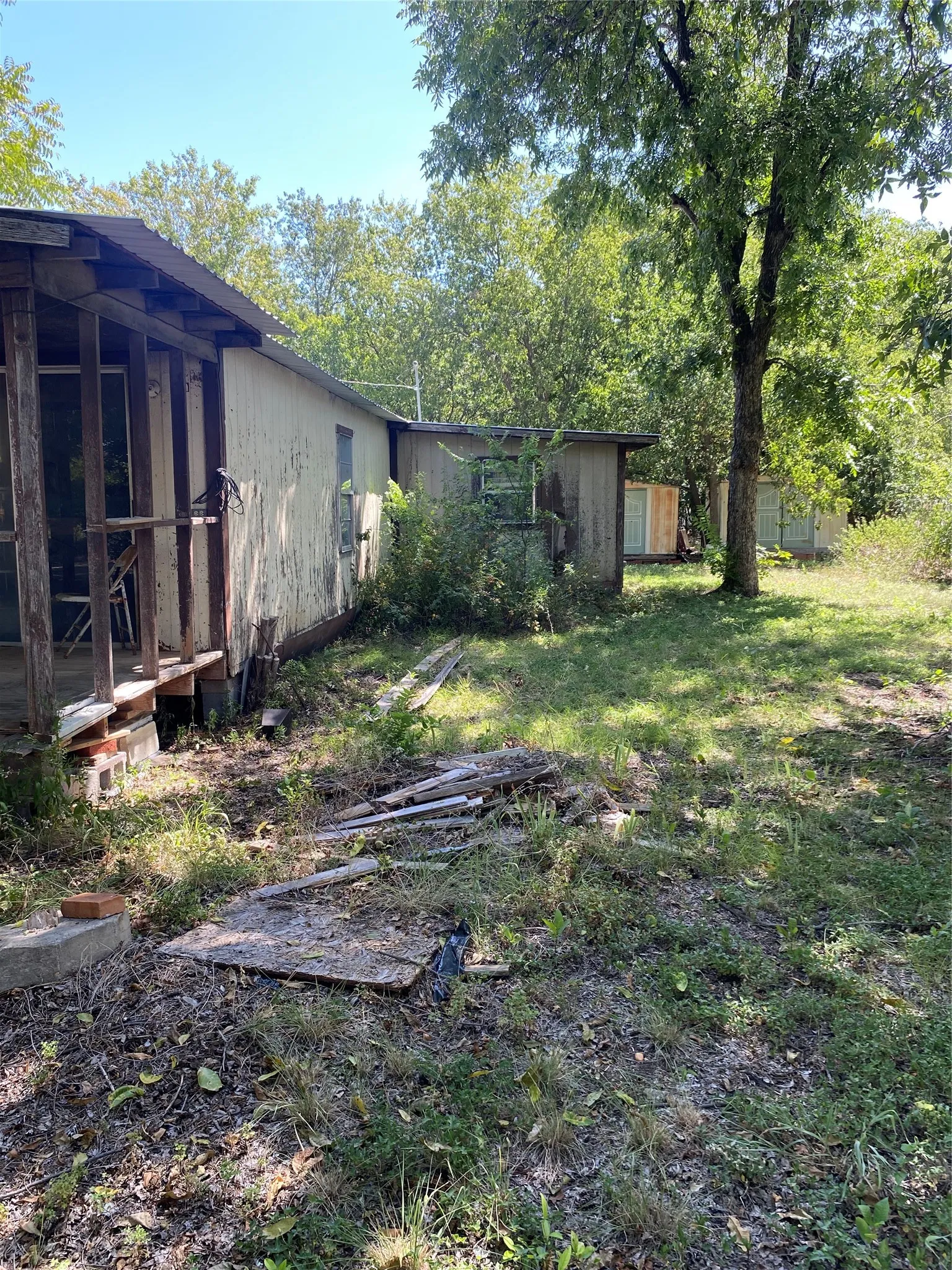 Single Family Residence For Sale in Coleman County , 1411 S Frio Street, Coleman, Texas 76834, 2 Bedroom, 1 Bathroom, Garage spaces, 720 Sqft, built in 1980, mls#21366064, Real Estate Agent in Coleman, Homes For Sale in Coleman county, Homes For Sale in Coleman, Realtor in Coleman Texas, Real Estate Brokerage Independent Realty Texas, Luminita Cordes Realtor