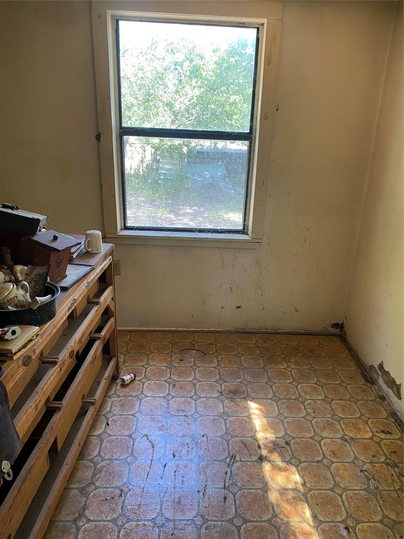 Single Family Residence For Sale in Coleman County , 1411 S Frio Street, Coleman, Texas 76834, 2 Bedroom, 1 Bathroom, Garage spaces, 720 Sqft, built in 1980, mls#21366064, Real Estate Agent in Coleman, Homes For Sale in Coleman county, Homes For Sale in Coleman, Realtor in Coleman Texas, Real Estate Brokerage Independent Realty Texas, Luminita Cordes Realtor