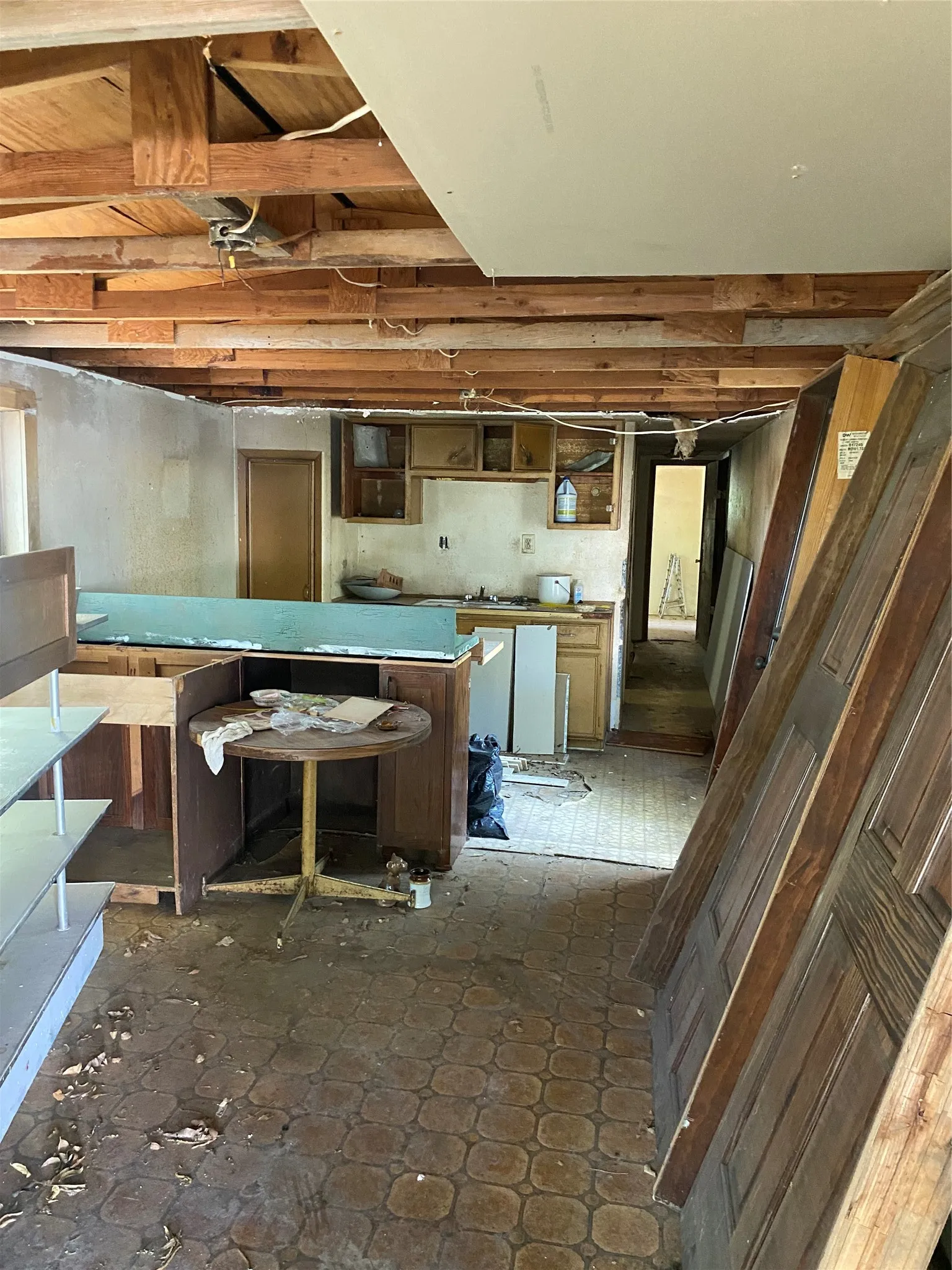Single Family Residence For Sale in Coleman County , 1411 S Frio Street, Coleman, Texas 76834, 2 Bedroom, 1 Bathroom, Garage spaces, 720 Sqft, built in 1980, mls#21366064, Real Estate Agent in Coleman, Homes For Sale in Coleman county, Homes For Sale in Coleman, Realtor in Coleman Texas, Real Estate Brokerage Independent Realty Texas, Luminita Cordes Realtor
