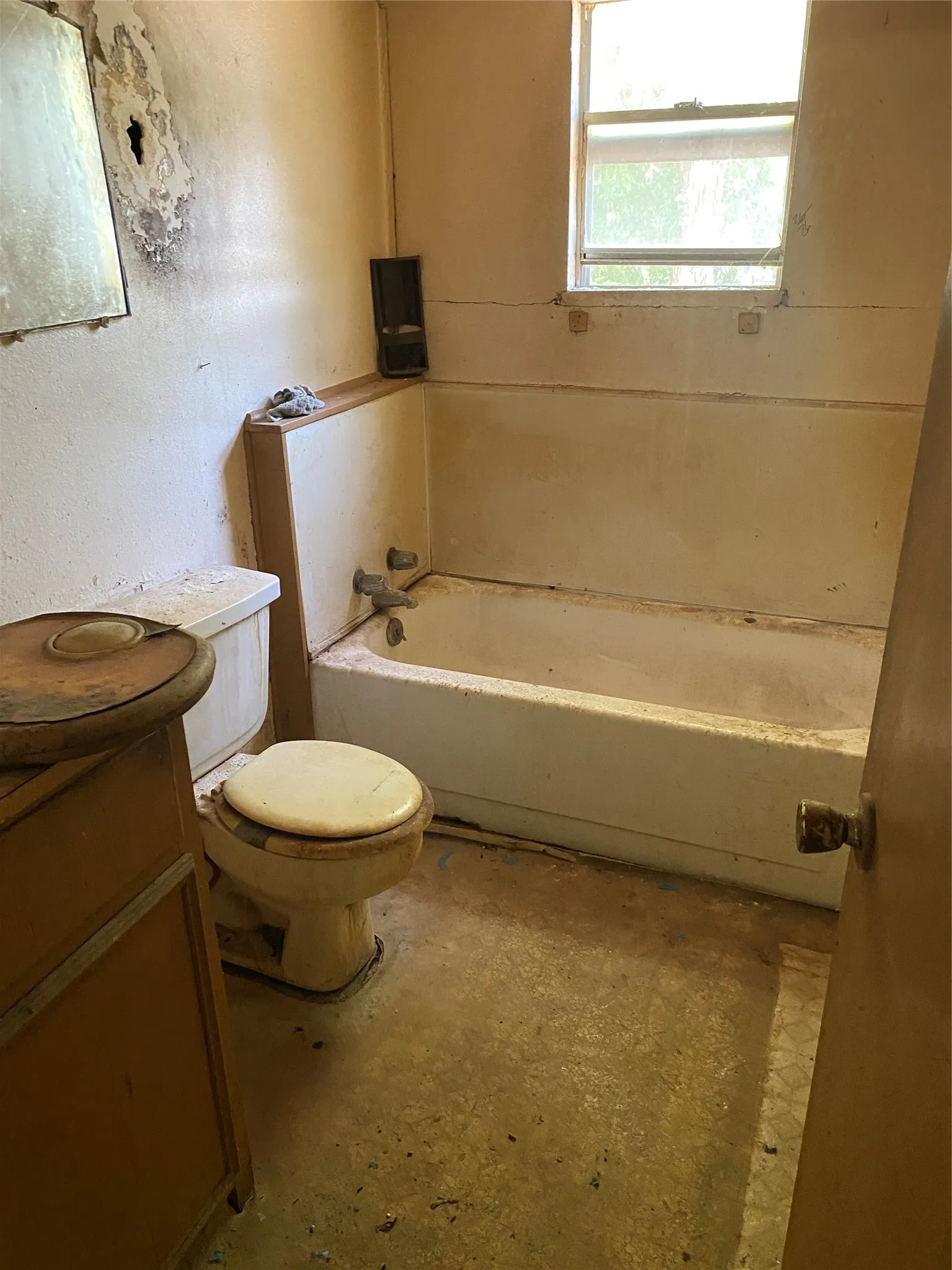 Single Family Residence For Sale in Coleman County , 1411 S Frio Street, Coleman, Texas 76834, 2 Bedroom, 1 Bathroom, Garage spaces, 720 Sqft, built in 1980, mls#21366064, Real Estate Agent in Coleman, Homes For Sale in Coleman county, Homes For Sale in Coleman, Realtor in Coleman Texas, Real Estate Brokerage Independent Realty Texas, Luminita Cordes Realtor