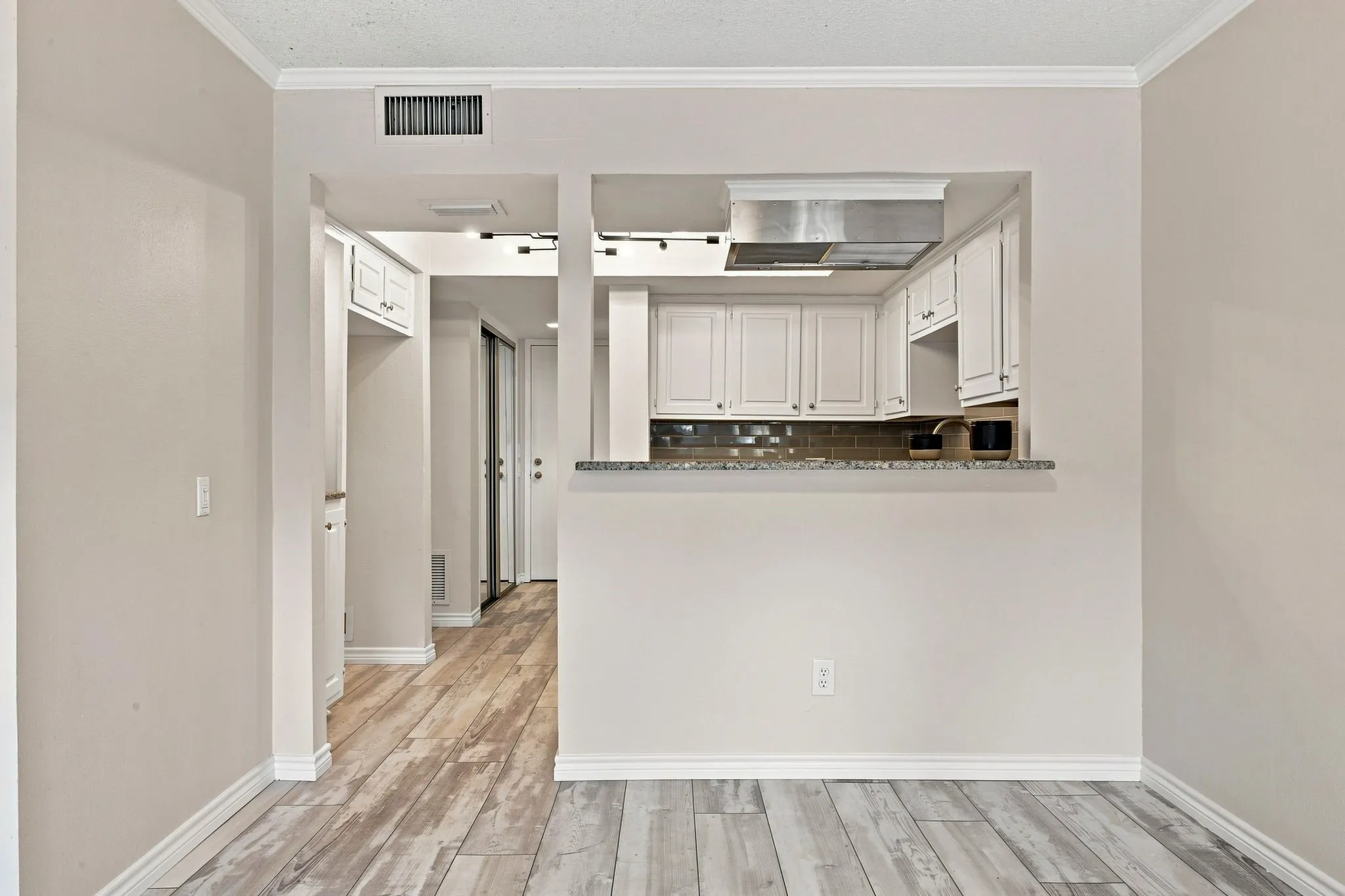 Townhouse For Sale in Dallas County , 1816 Mojave Place, Irving, Texas 75061, 3 Bedroom, 3 Bathroom, 2 Garage spaces, 1,803 Sqft, built in 1966, mls#21367325, Real Estate Agent in Irving, Homes For Sale in Dallas county, Homes For Sale in Irving, Realtor in Irving Texas, Real Estate Brokerage Independent Realty Texas, Luminita Cordes Realtor