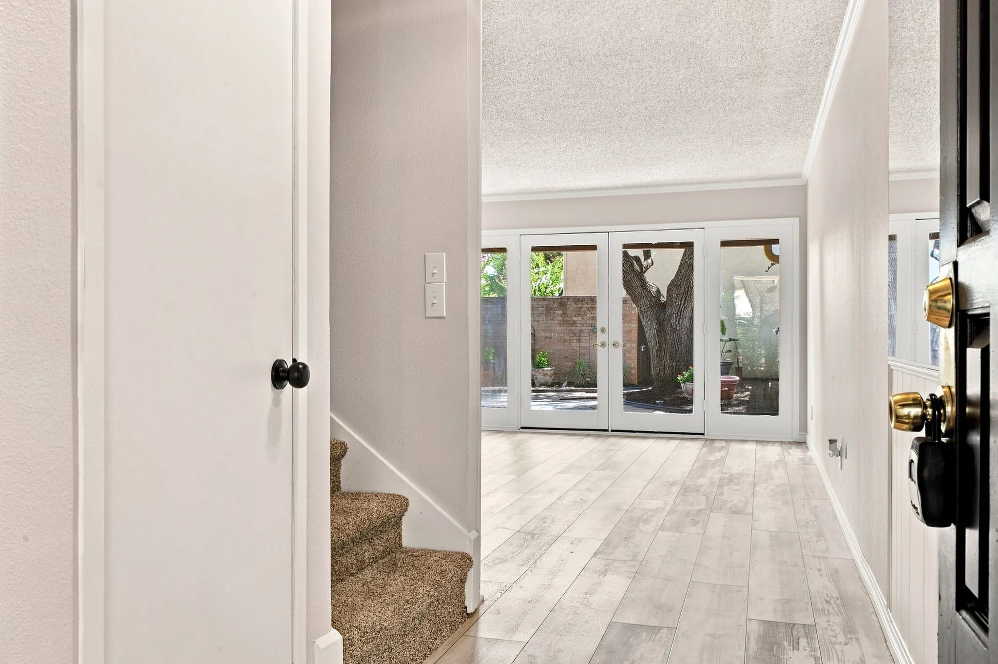 Townhouse For Sale in Dallas County , 1816 Mojave Place, Irving, Texas 75061, 3 Bedroom, 3 Bathroom, 2 Garage spaces, 1,803 Sqft, built in 1966, mls#21367325, Real Estate Agent in Irving, Homes For Sale in Dallas county, Homes For Sale in Irving, Realtor in Irving Texas, Real Estate Brokerage Independent Realty Texas, Luminita Cordes Realtor