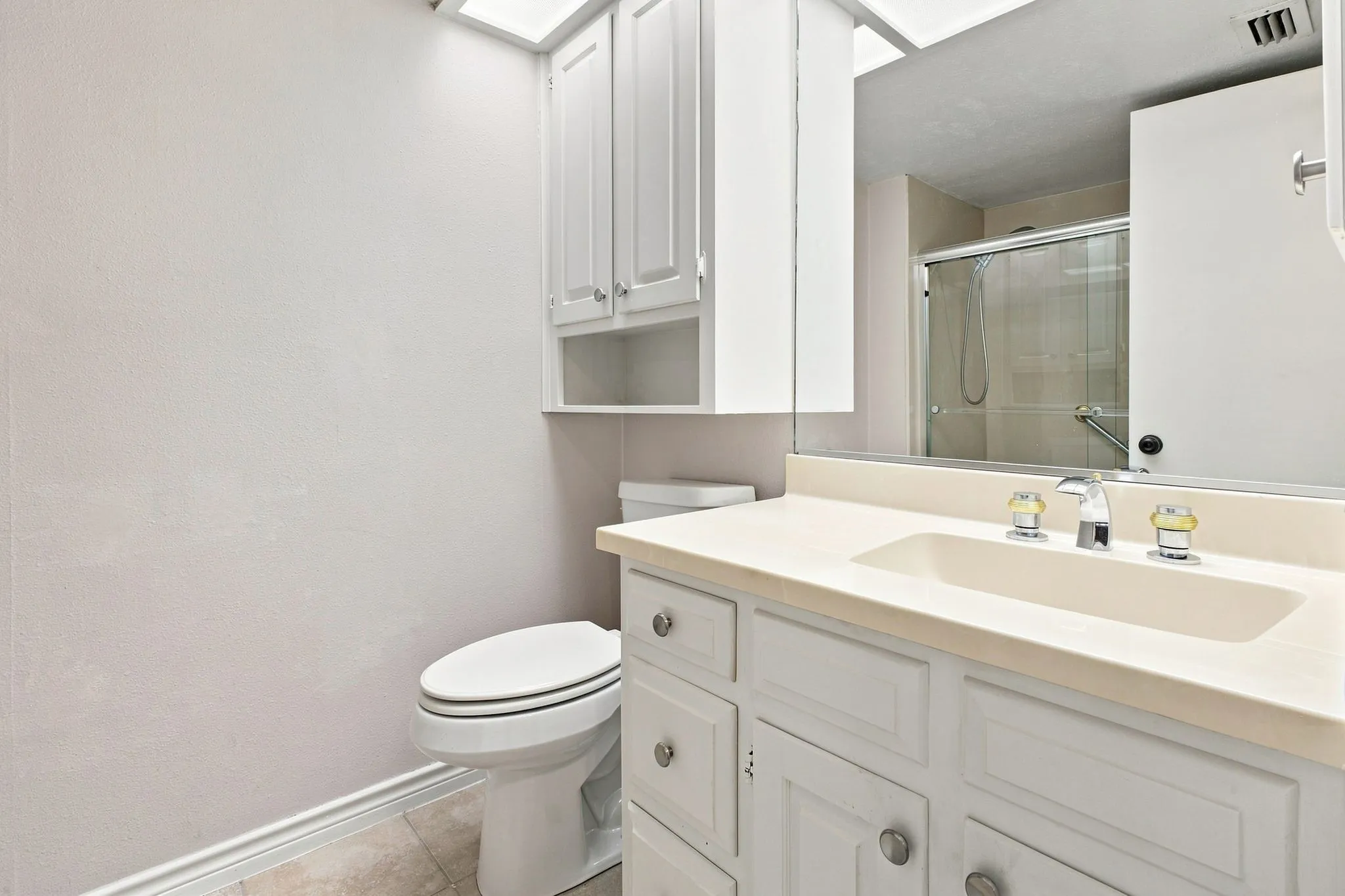 Townhouse For Sale in Dallas County , 1816 Mojave Place, Irving, Texas 75061, 3 Bedroom, 3 Bathroom, 2 Garage spaces, 1,803 Sqft, built in 1966, mls#21367325, Real Estate Agent in Irving, Homes For Sale in Dallas county, Homes For Sale in Irving, Realtor in Irving Texas, Real Estate Brokerage Independent Realty Texas, Luminita Cordes Realtor