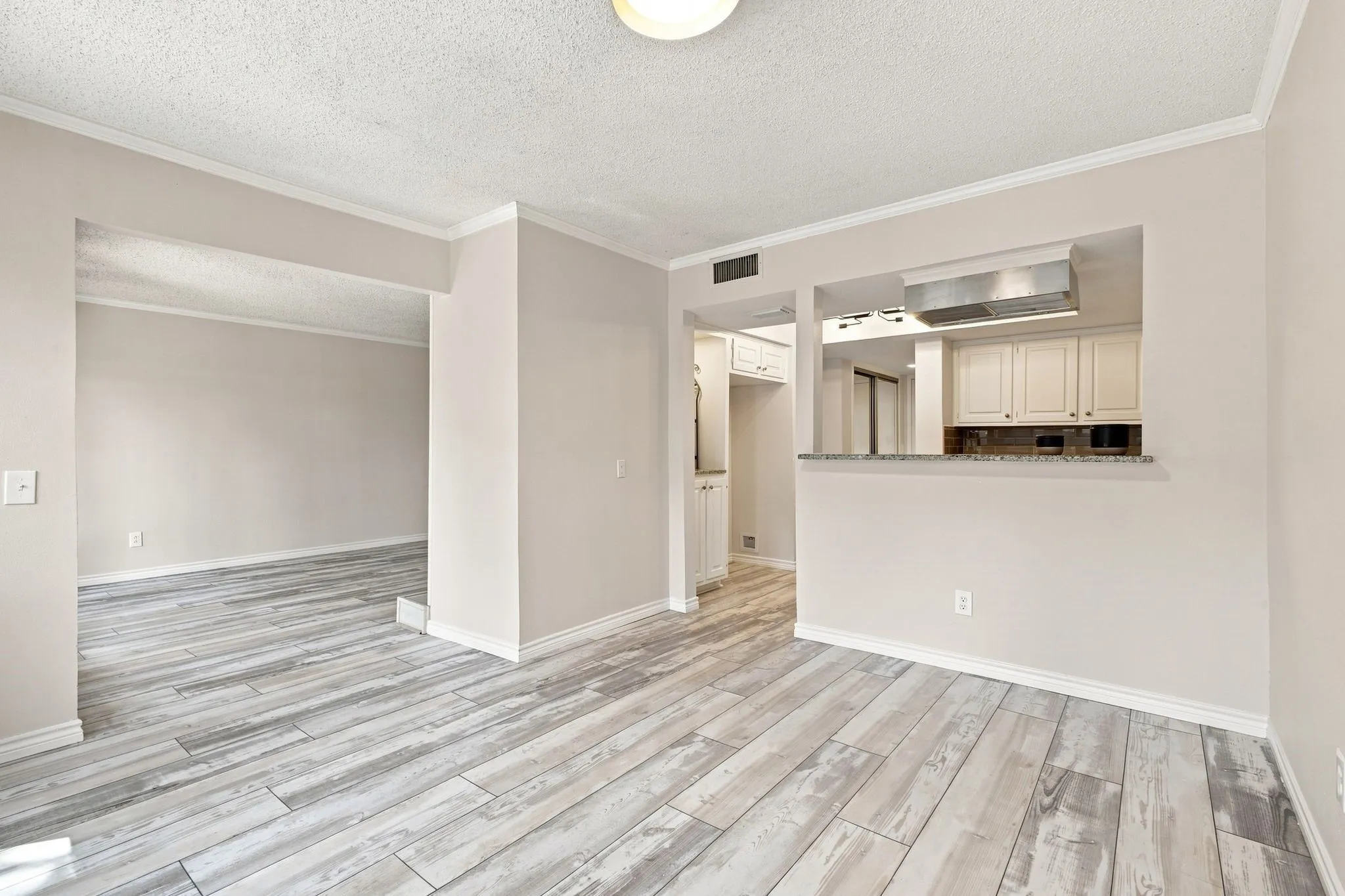 Townhouse For Sale in Dallas County , 1816 Mojave Place, Irving, Texas 75061, 3 Bedroom, 3 Bathroom, 2 Garage spaces, 1,803 Sqft, built in 1966, mls#21367325, Real Estate Agent in Irving, Homes For Sale in Dallas county, Homes For Sale in Irving, Realtor in Irving Texas, Real Estate Brokerage Independent Realty Texas, Luminita Cordes Realtor