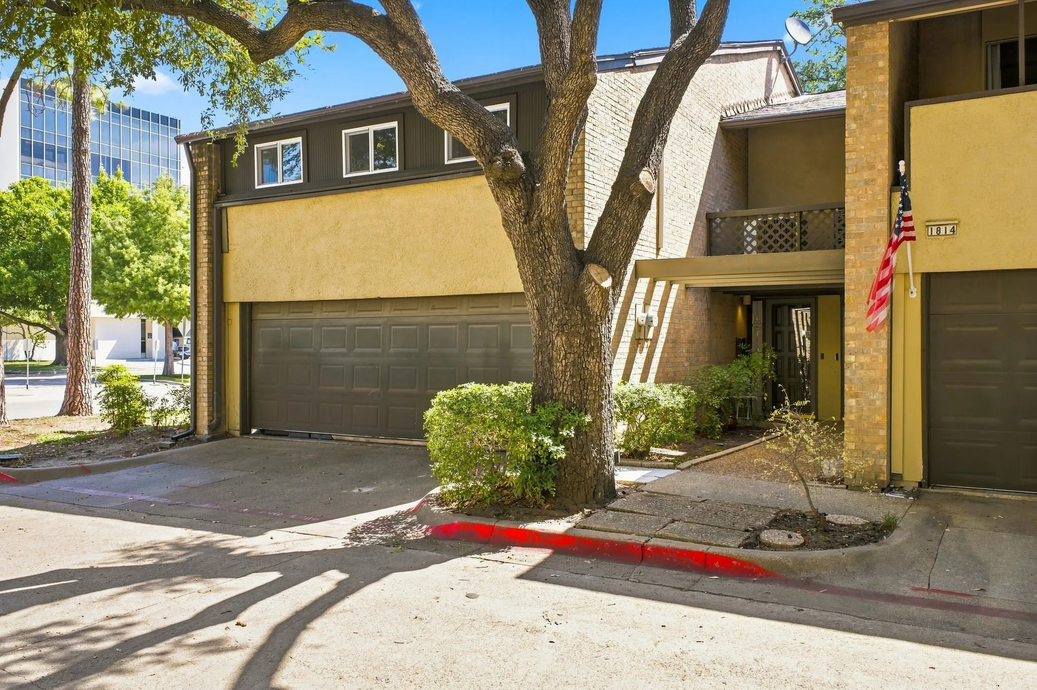 Townhouse For Sale in Dallas County , 1816 Mojave Place, Irving, Texas 75061, 3 Bedroom, 3 Bathroom, 2 Garage spaces, 1,803 Sqft, built in 1966, mls#21367325, Real Estate Agent in Irving, Homes For Sale in Dallas county, Homes For Sale in Irving, Realtor in Irving Texas, Real Estate Brokerage Independent Realty Texas, Luminita Cordes Realtor