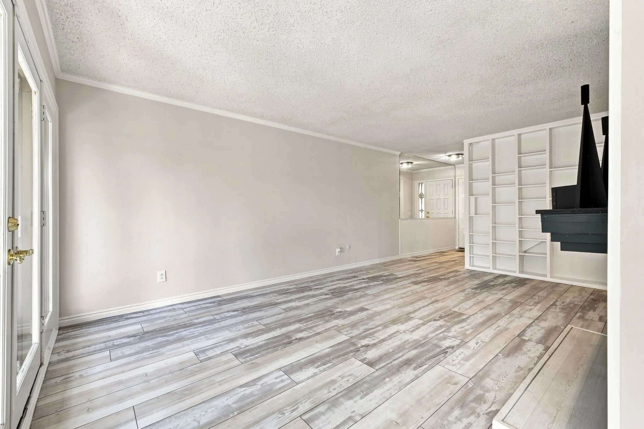 Townhouse For Sale in Dallas County , 1816 Mojave Place, Irving, Texas 75061, 3 Bedroom, 3 Bathroom, 2 Garage spaces, 1,803 Sqft, built in 1966, mls#21367325, Real Estate Agent in Irving, Homes For Sale in Dallas county, Homes For Sale in Irving, Realtor in Irving Texas, Real Estate Brokerage Independent Realty Texas, Luminita Cordes Realtor