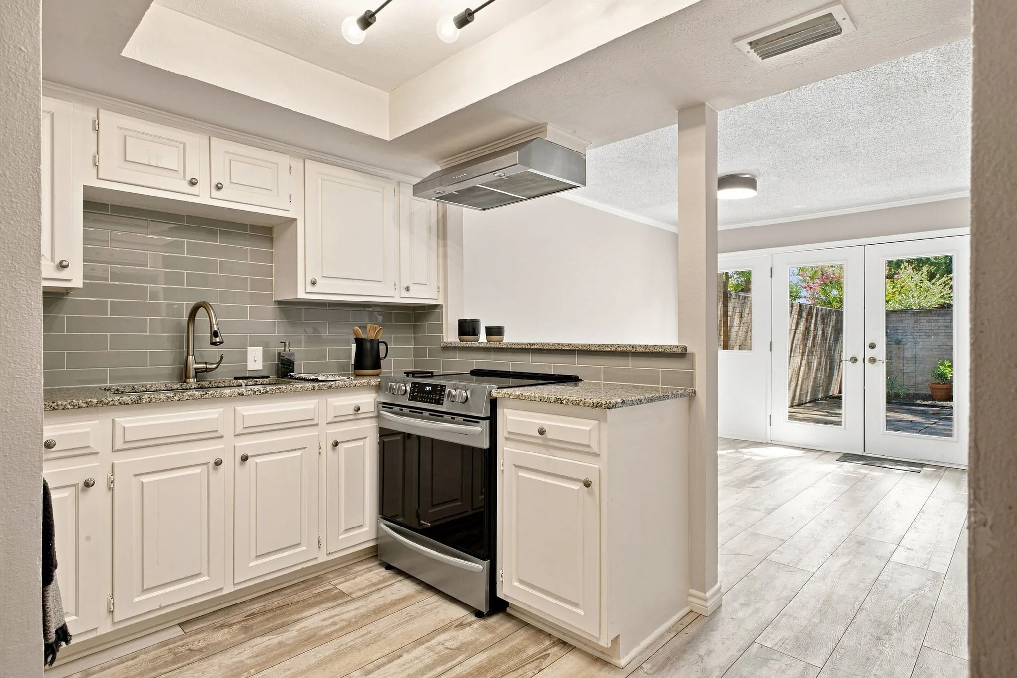 Townhouse For Sale in Dallas County , 1816 Mojave Place, Irving, Texas 75061, 3 Bedroom, 3 Bathroom, 2 Garage spaces, 1,803 Sqft, built in 1966, mls#21367325, Real Estate Agent in Irving, Homes For Sale in Dallas county, Homes For Sale in Irving, Realtor in Irving Texas, Real Estate Brokerage Independent Realty Texas, Luminita Cordes Realtor