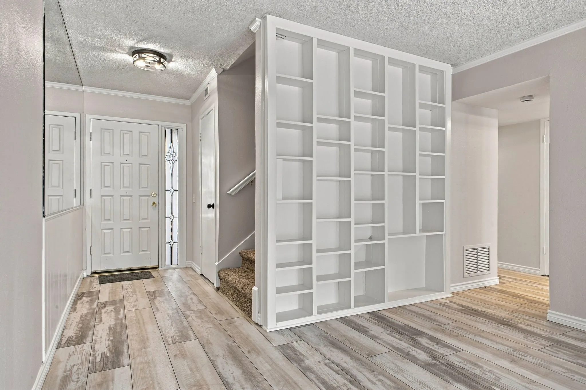 Townhouse For Sale in Dallas County , 1816 Mojave Place, Irving, Texas 75061, 3 Bedroom, 3 Bathroom, 2 Garage spaces, 1,803 Sqft, built in 1966, mls#21367325, Real Estate Agent in Irving, Homes For Sale in Dallas county, Homes For Sale in Irving, Realtor in Irving Texas, Real Estate Brokerage Independent Realty Texas, Luminita Cordes Realtor