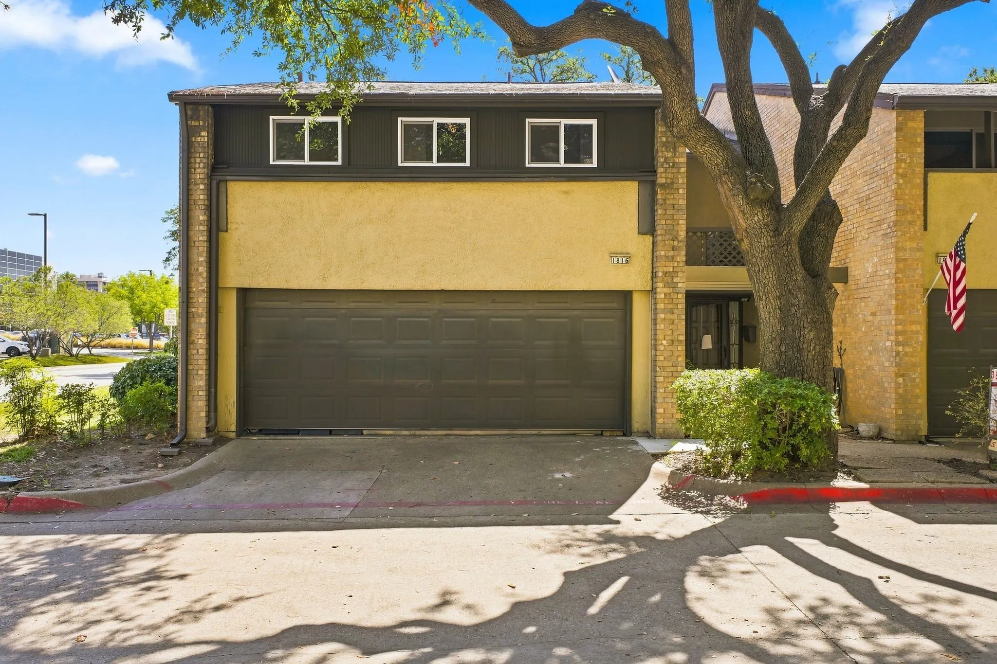 Townhouse For Sale in Dallas County , 1816 Mojave Place, Irving, Texas 75061, 3 Bedroom, 3 Bathroom, 2 Garage spaces, 1,803 Sqft, built in 1966, mls#21367325, Real Estate Agent in Irving, Homes For Sale in Dallas county, Homes For Sale in Irving, Realtor in Irving Texas, Real Estate Brokerage Independent Realty Texas, Luminita Cordes Realtor