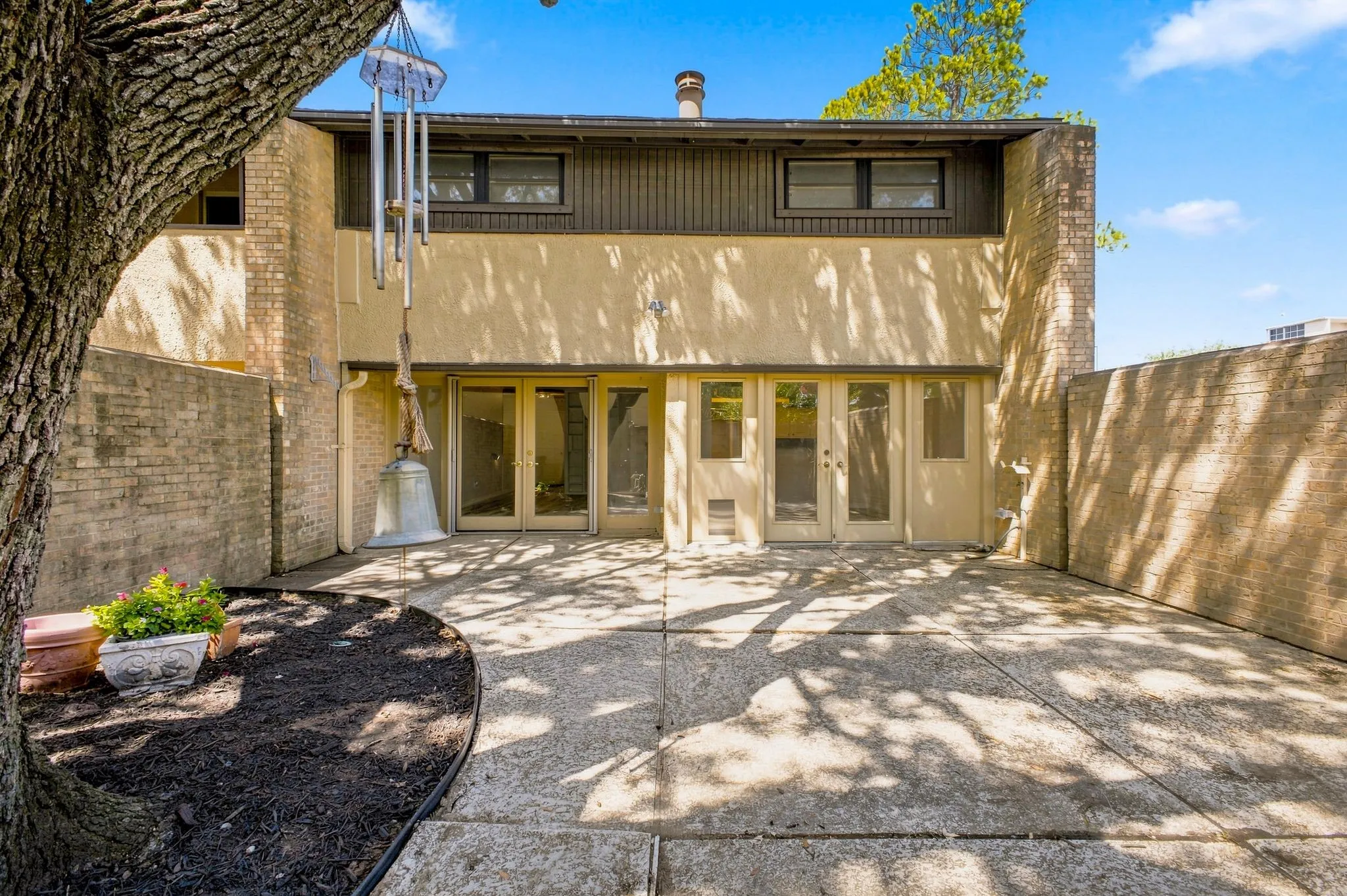 Townhouse For Sale in Dallas County , 1816 Mojave Place, Irving, Texas 75061, 3 Bedroom, 3 Bathroom, 2 Garage spaces, 1,803 Sqft, built in 1966, mls#21367325, Real Estate Agent in Irving, Homes For Sale in Dallas county, Homes For Sale in Irving, Realtor in Irving Texas, Real Estate Brokerage Independent Realty Texas, Luminita Cordes Realtor
