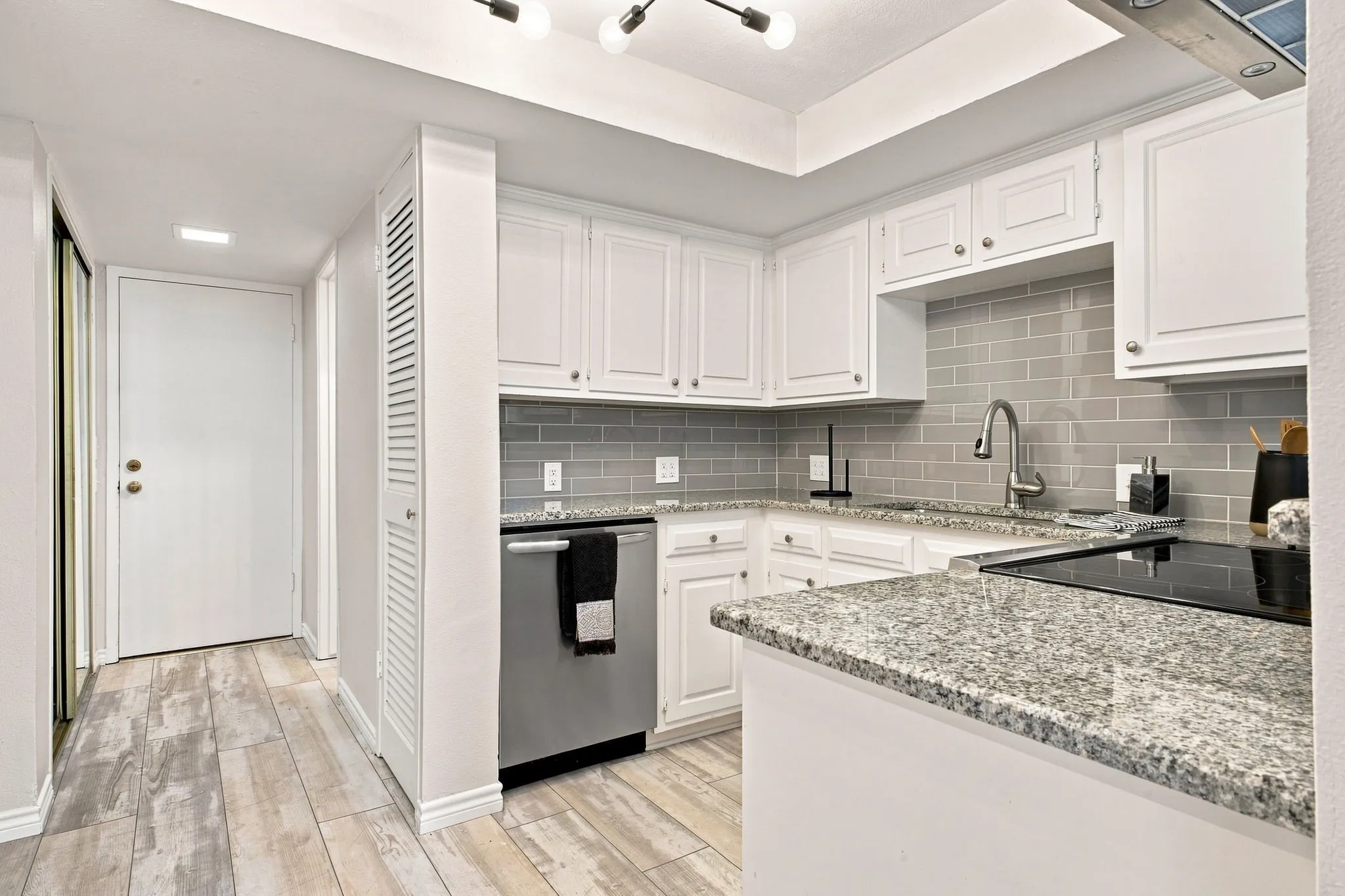 Townhouse For Sale in Dallas County , 1816 Mojave Place, Irving, Texas 75061, 3 Bedroom, 3 Bathroom, 2 Garage spaces, 1,803 Sqft, built in 1966, mls#21367325, Real Estate Agent in Irving, Homes For Sale in Dallas county, Homes For Sale in Irving, Realtor in Irving Texas, Real Estate Brokerage Independent Realty Texas, Luminita Cordes Realtor