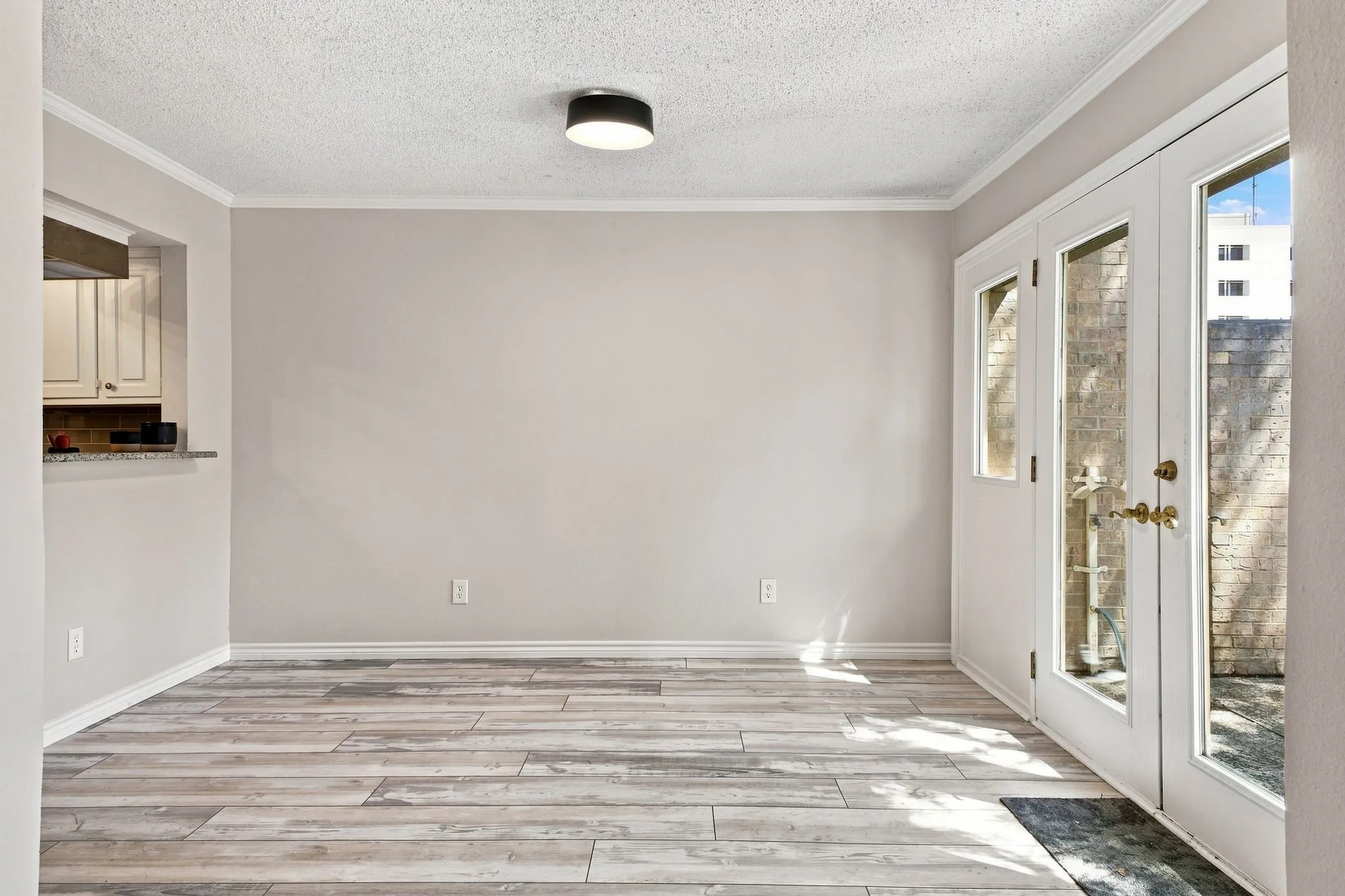 Townhouse For Sale in Dallas County , 1816 Mojave Place, Irving, Texas 75061, 3 Bedroom, 3 Bathroom, 2 Garage spaces, 1,803 Sqft, built in 1966, mls#21367325, Real Estate Agent in Irving, Homes For Sale in Dallas county, Homes For Sale in Irving, Realtor in Irving Texas, Real Estate Brokerage Independent Realty Texas, Luminita Cordes Realtor