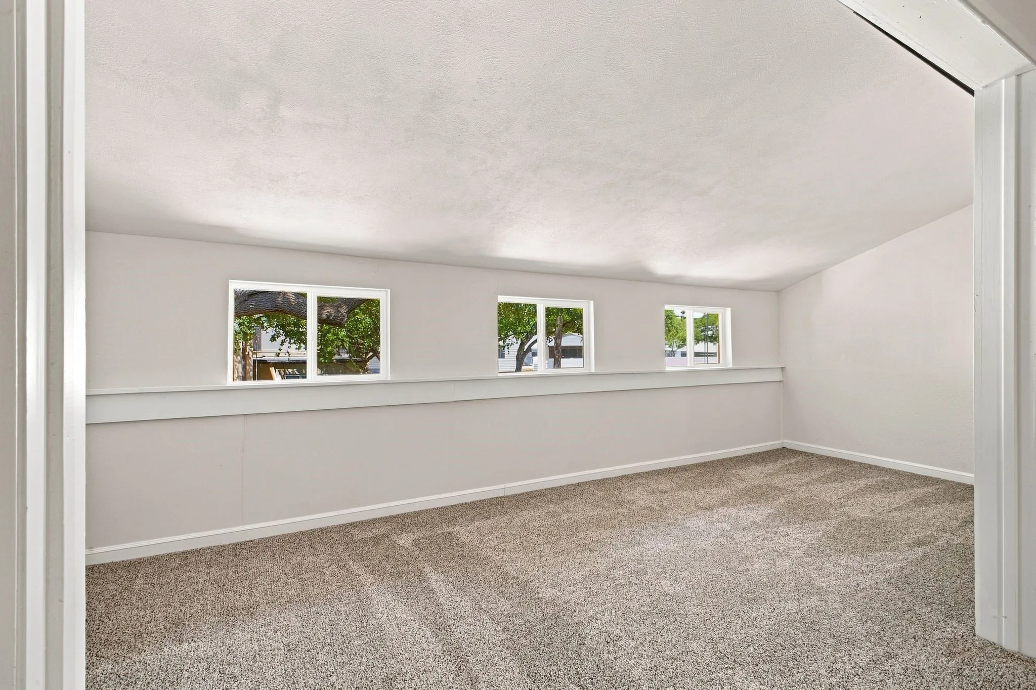 Townhouse For Sale in Dallas County , 1816 Mojave Place, Irving, Texas 75061, 3 Bedroom, 3 Bathroom, 2 Garage spaces, 1,803 Sqft, built in 1966, mls#21367325, Real Estate Agent in Irving, Homes For Sale in Dallas county, Homes For Sale in Irving, Realtor in Irving Texas, Real Estate Brokerage Independent Realty Texas, Luminita Cordes Realtor