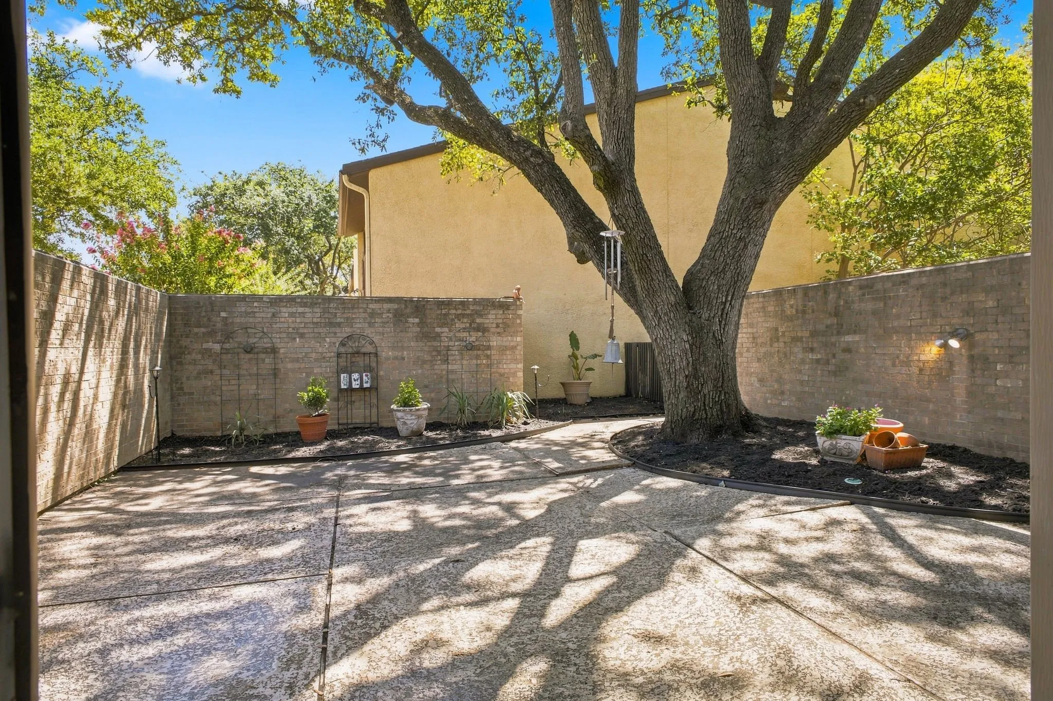 Townhouse For Sale in Dallas County , 1816 Mojave Place, Irving, Texas 75061, 3 Bedroom, 3 Bathroom, 2 Garage spaces, 1,803 Sqft, built in 1966, mls#21367325, Real Estate Agent in Irving, Homes For Sale in Dallas county, Homes For Sale in Irving, Realtor in Irving Texas, Real Estate Brokerage Independent Realty Texas, Luminita Cordes Realtor