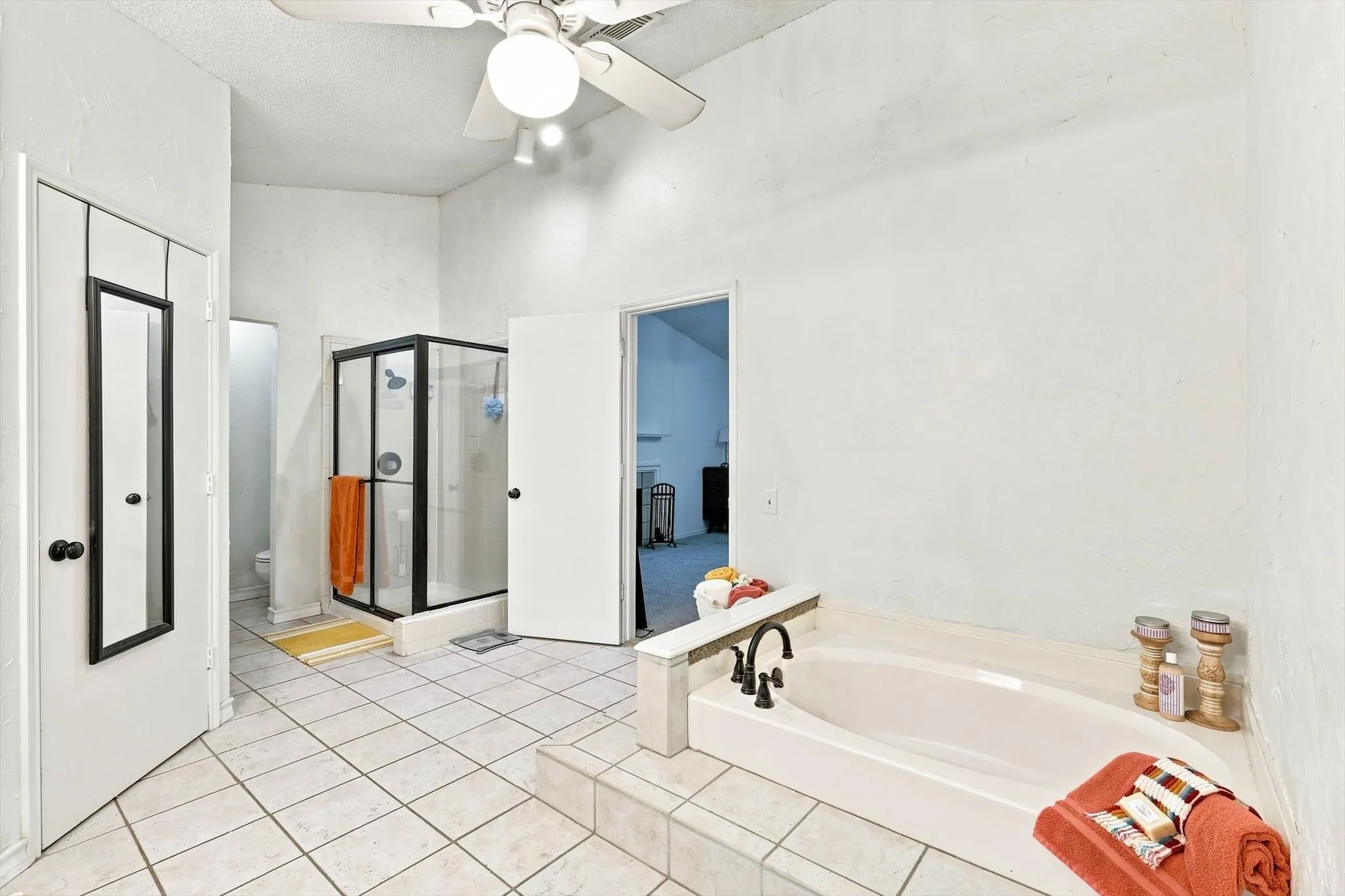 Owner's En Suite with Garden Tub & Seperate Shower