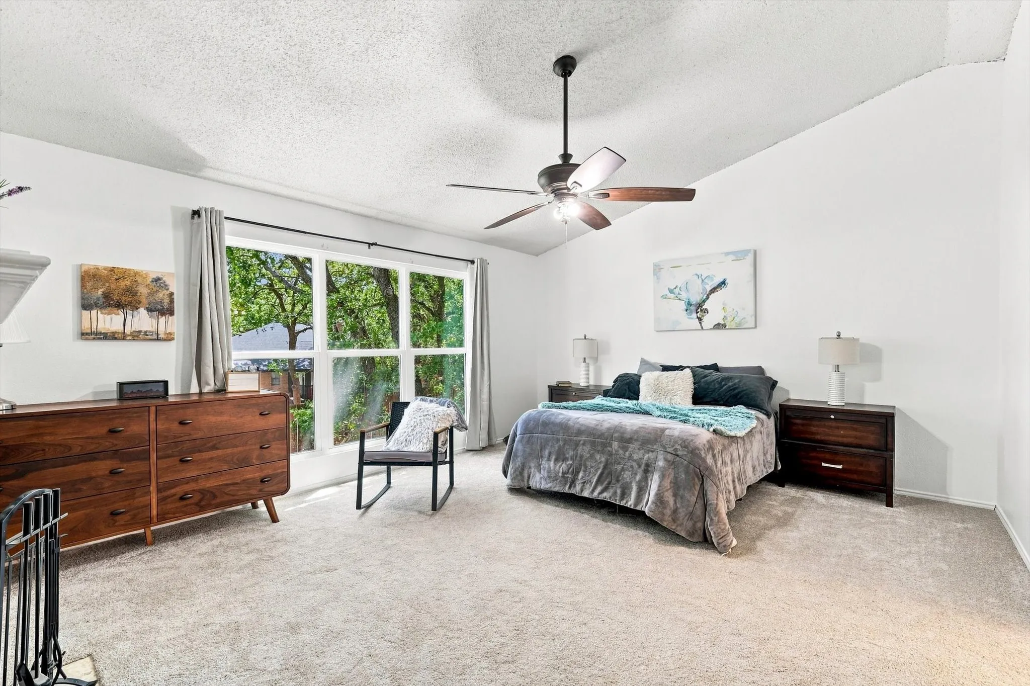 Texas Sized Owner's Suite with New Carpet & Windows & Space for Chunky Furniture