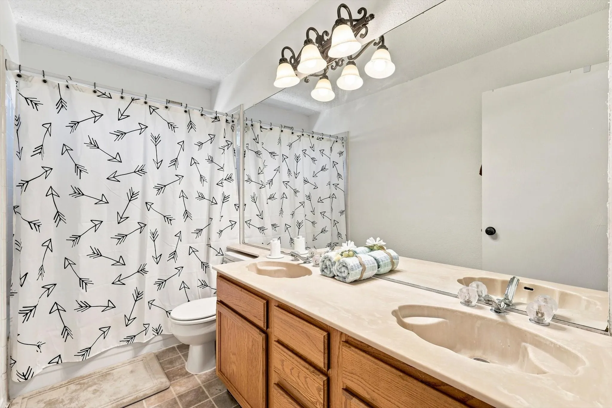 Full Bathroom Upstairs