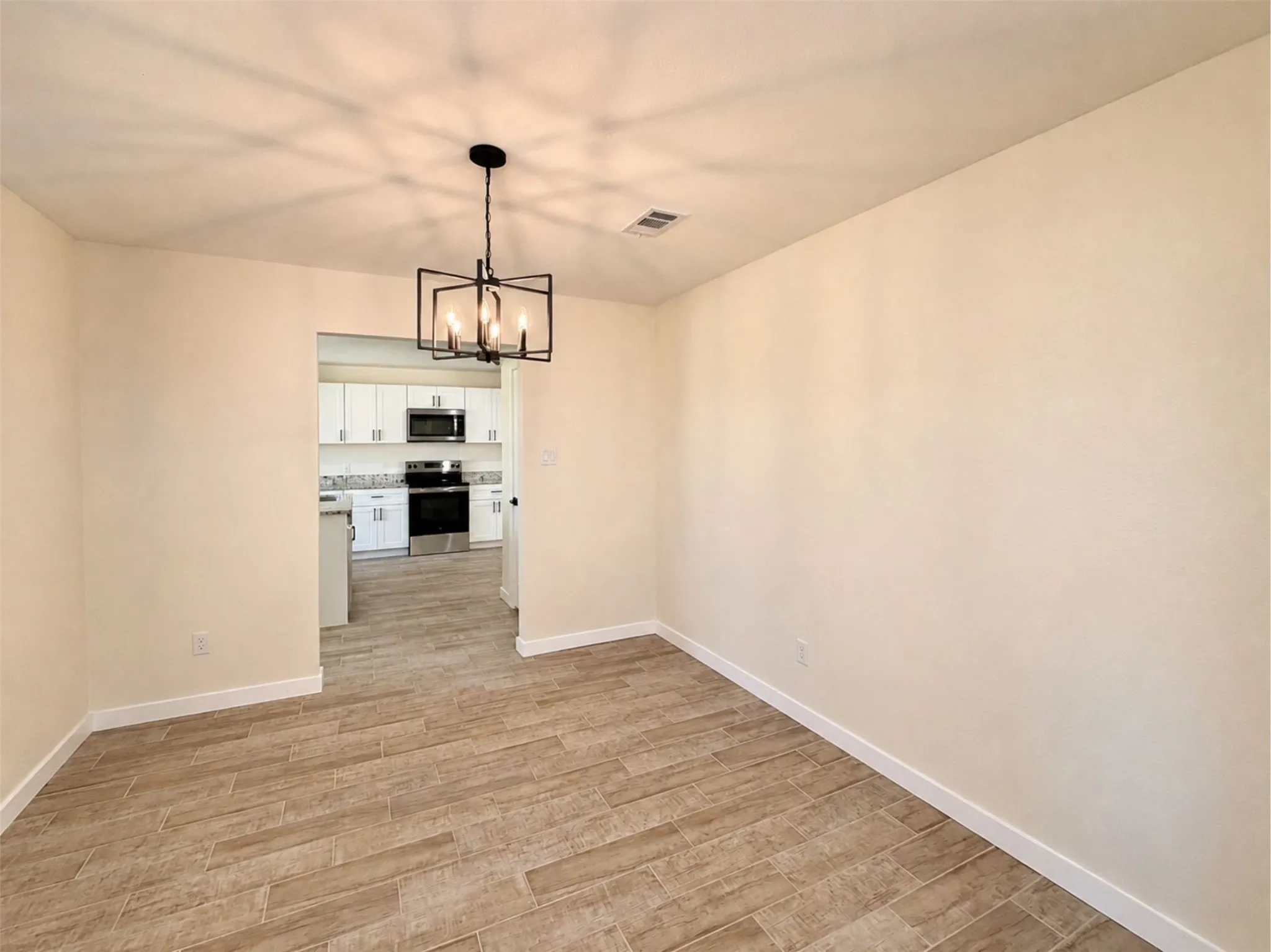 Single Family Residence For Sale in Hopkins County , 204 Briarwood Street, Sulphur Springs, Texas 75482, 4 Bedroom, 2 Bathroom, 2 Garage spaces, 2,439 Sqft, built in 1987, mls#21362456, Real Estate Agent in Sulphur Springs, Homes For Sale in Hopkins county, Homes For Sale in Sulphur Springs, Realtor in Sulphur Springs Texas, Real Estate Brokerage Independent Realty Texas, Luminita Cordes Realtor